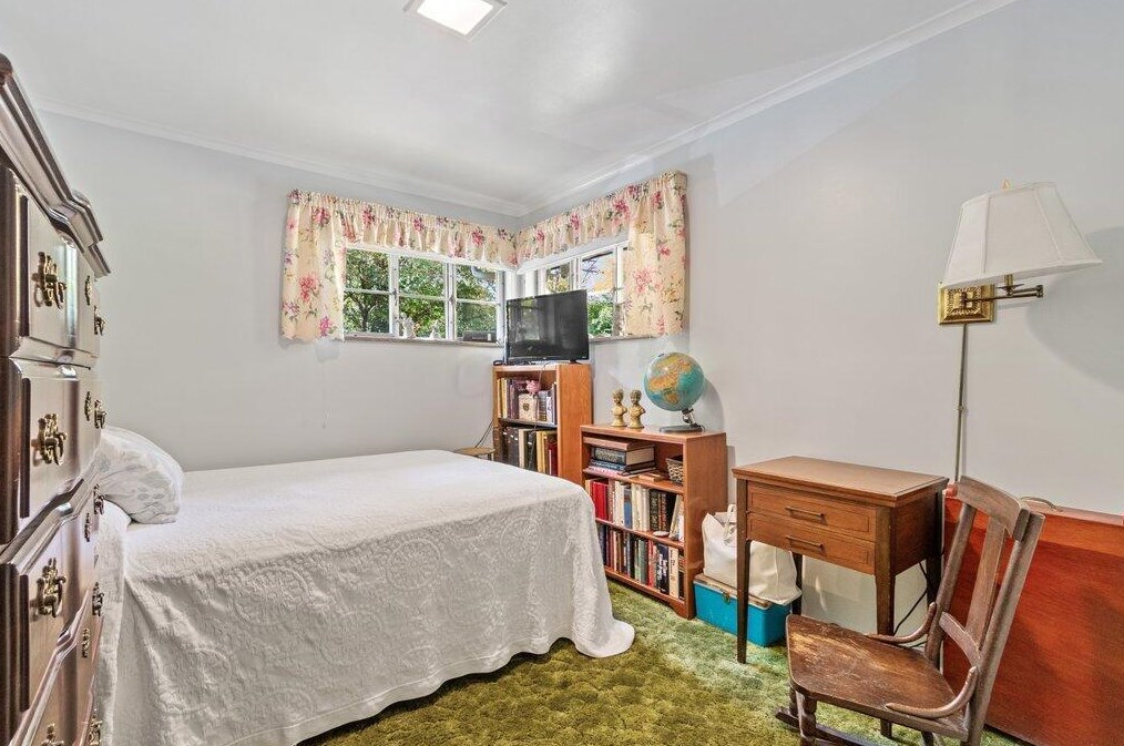 1364 Hague Ave, Columbus OH 43204-2107 exterior