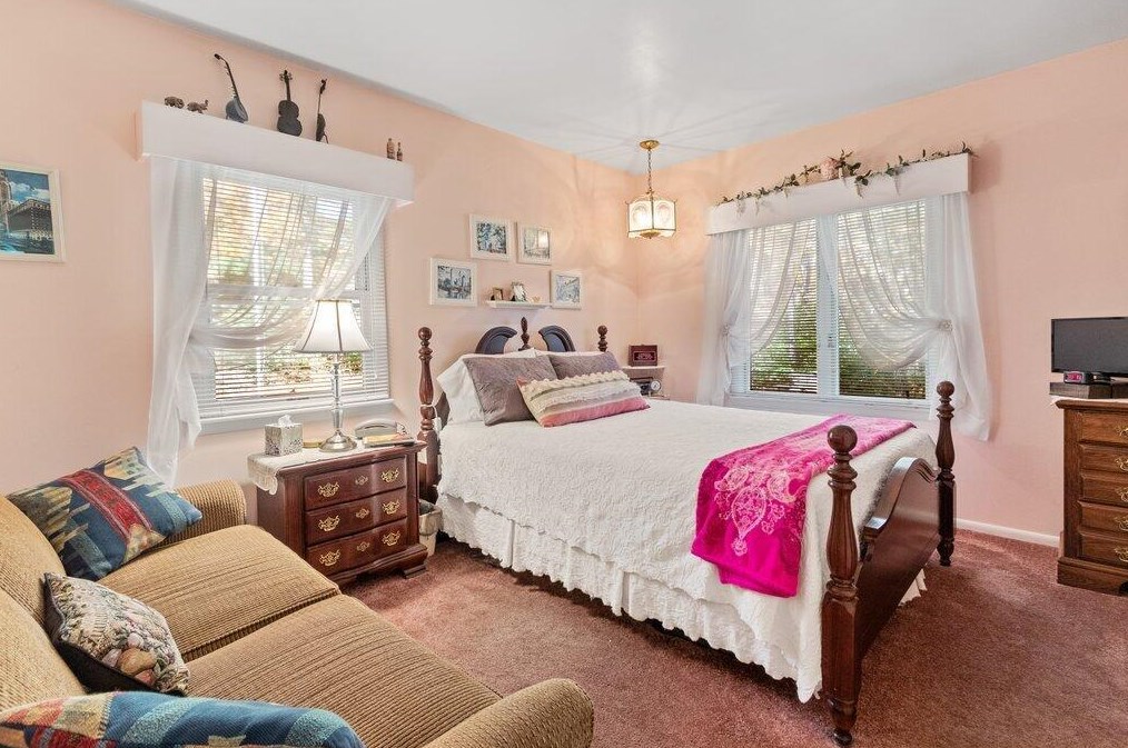 1364 Hague Ave, Columbus OH 43204-2107 exterior