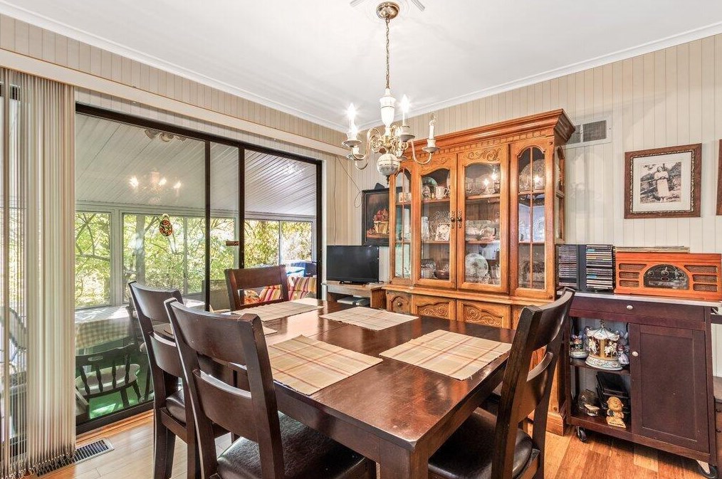 1364 Hague Ave, Columbus OH 43204-2107 exterior