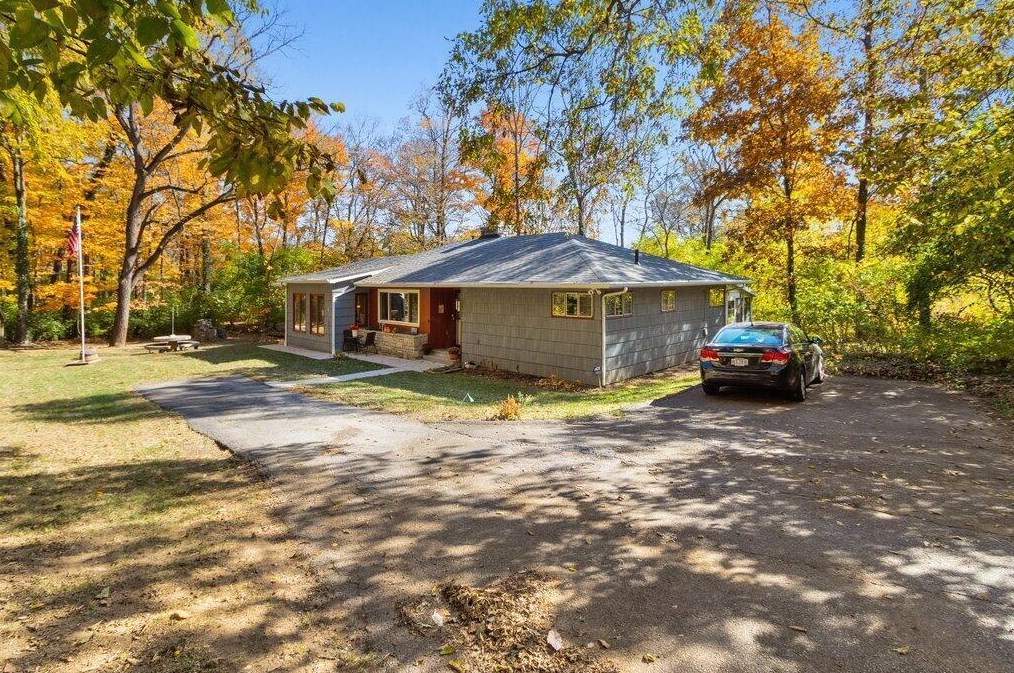 1364 Hague Ave, Columbus OH 43204-2107 exterior