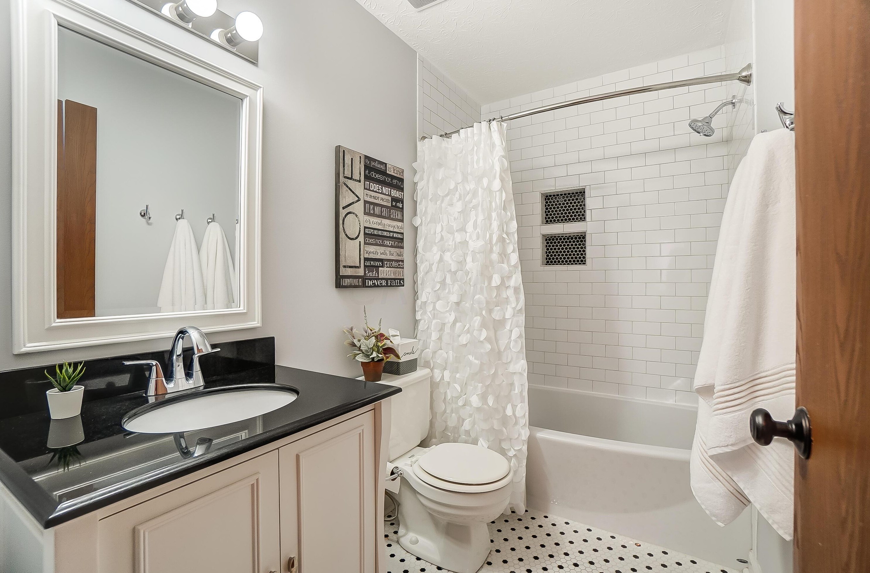 5152 Merry Oak Ct, Columbus OH 43230-1098 exterior