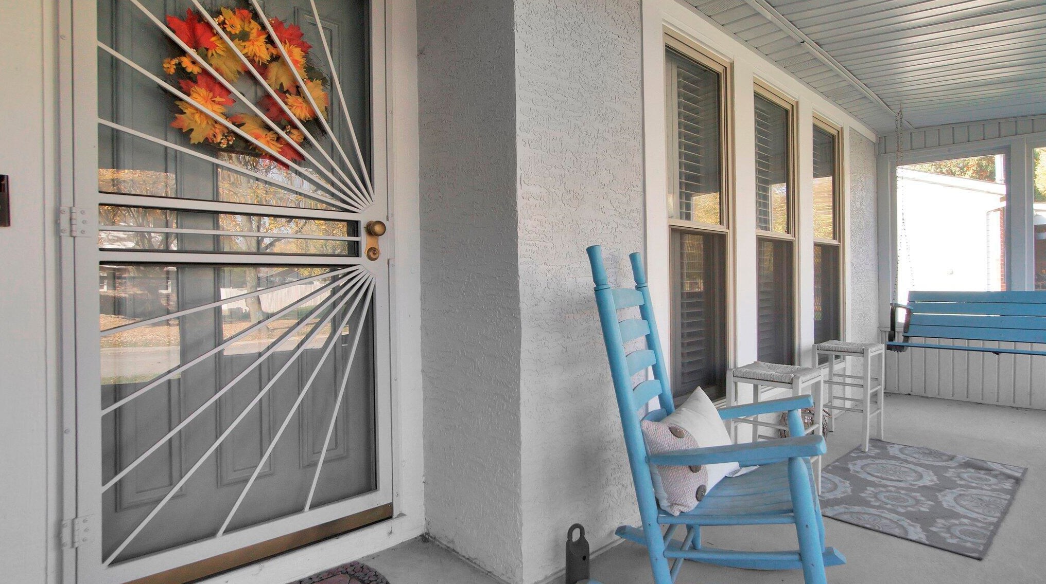 1821 Ferntree Rd, Columbus OH 43219-1621 exterior