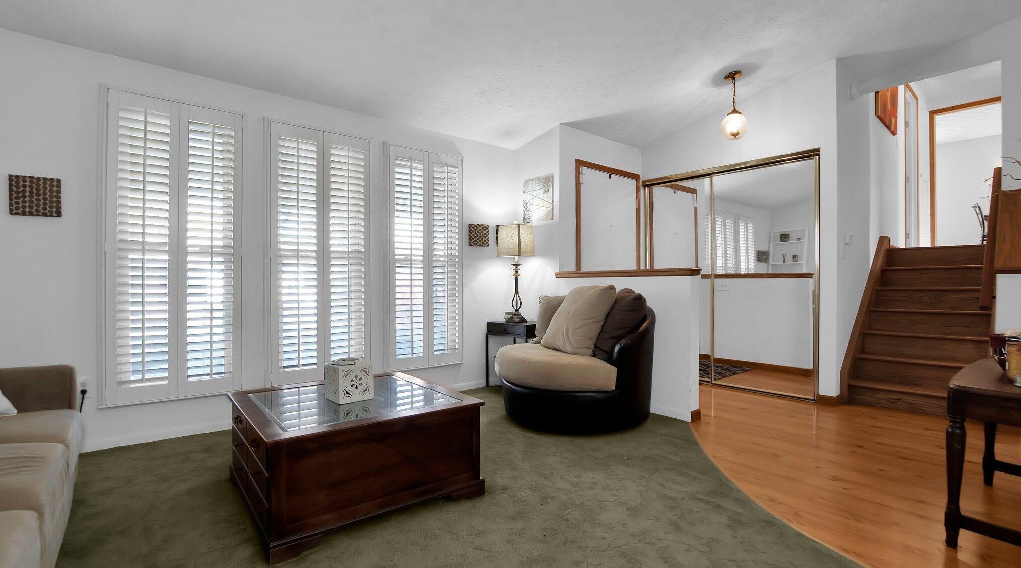 1821 Ferntree Rd, Columbus OH 43219-1621 exterior