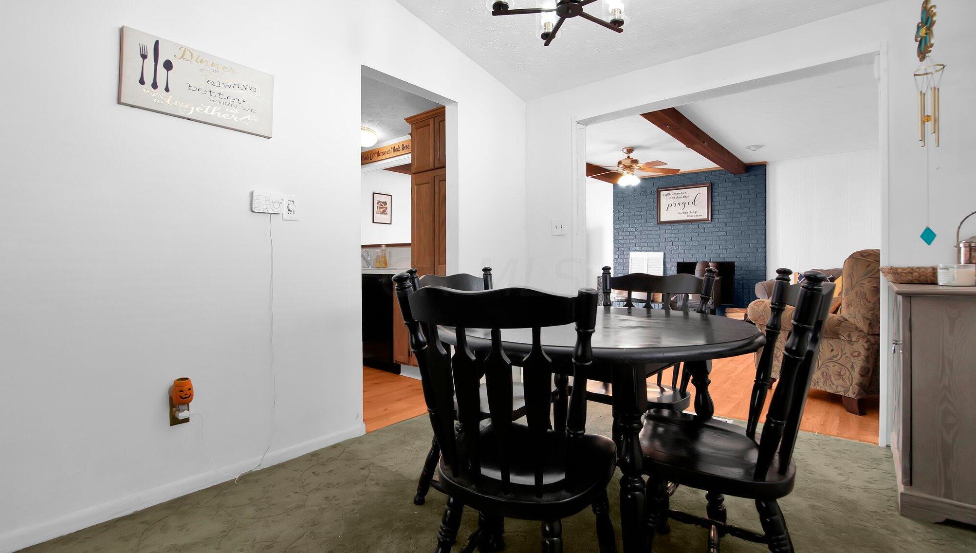 1821 Ferntree Rd, Columbus OH 43219-1621 exterior