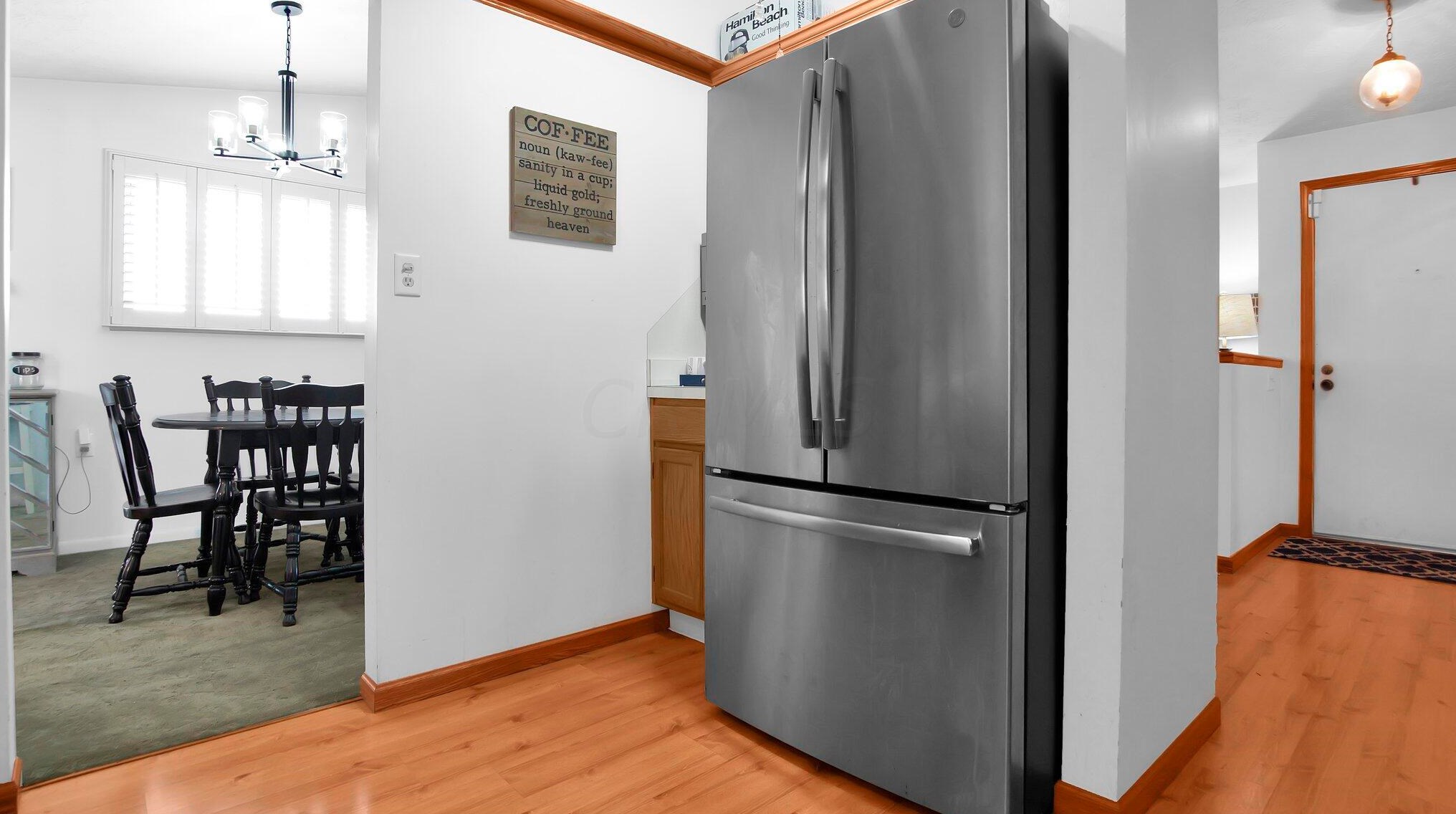 1821 Ferntree Rd, Columbus OH 43219-1621 exterior