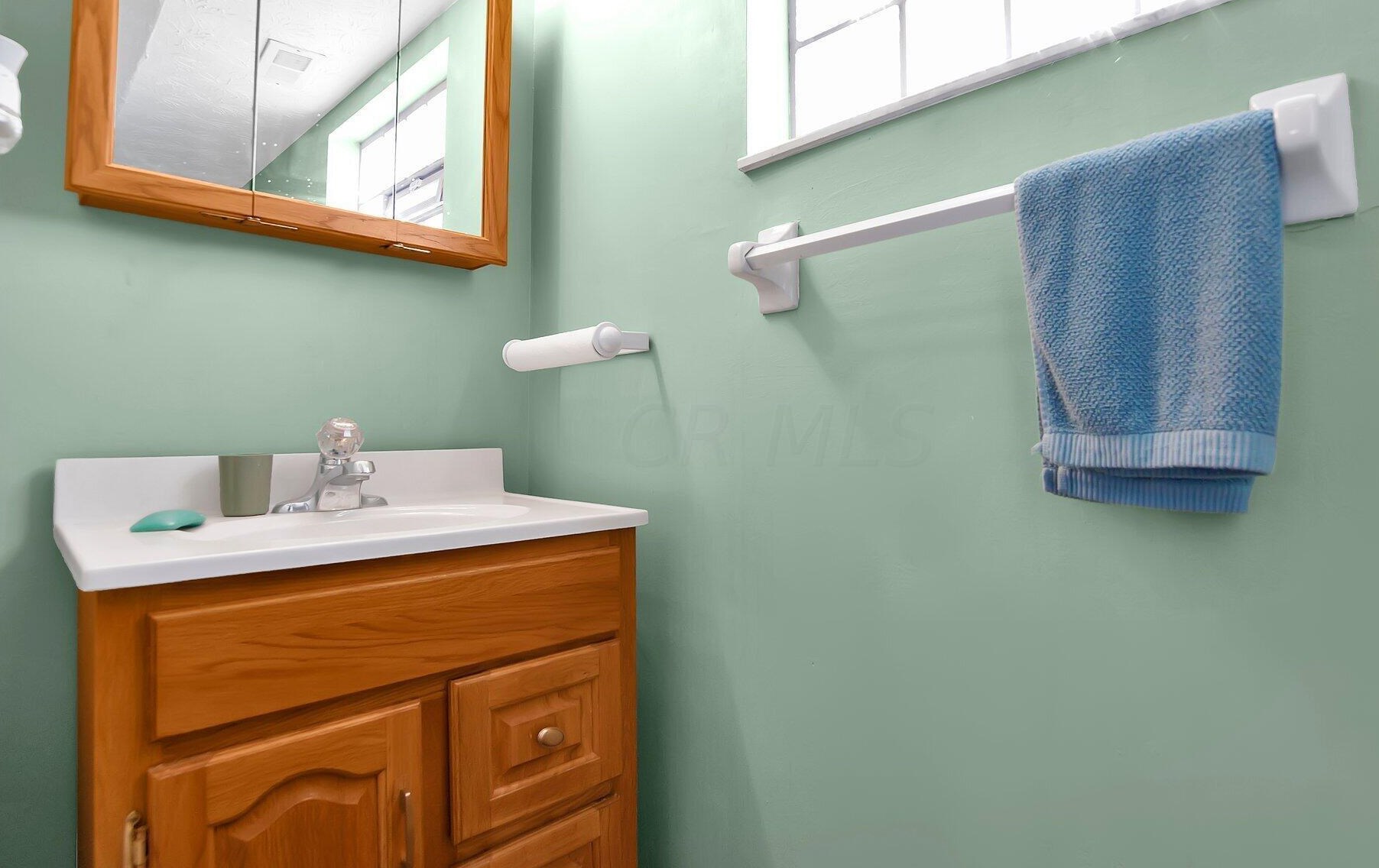 1821 Ferntree Rd, Columbus OH 43219-1621 exterior