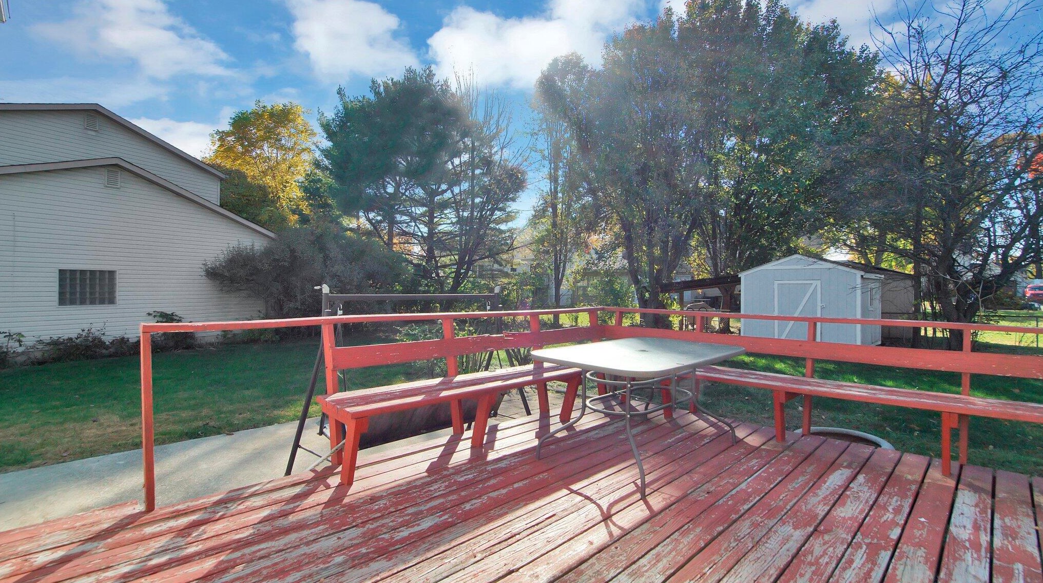 1821 Ferntree Rd, Columbus OH 43219-1621 exterior