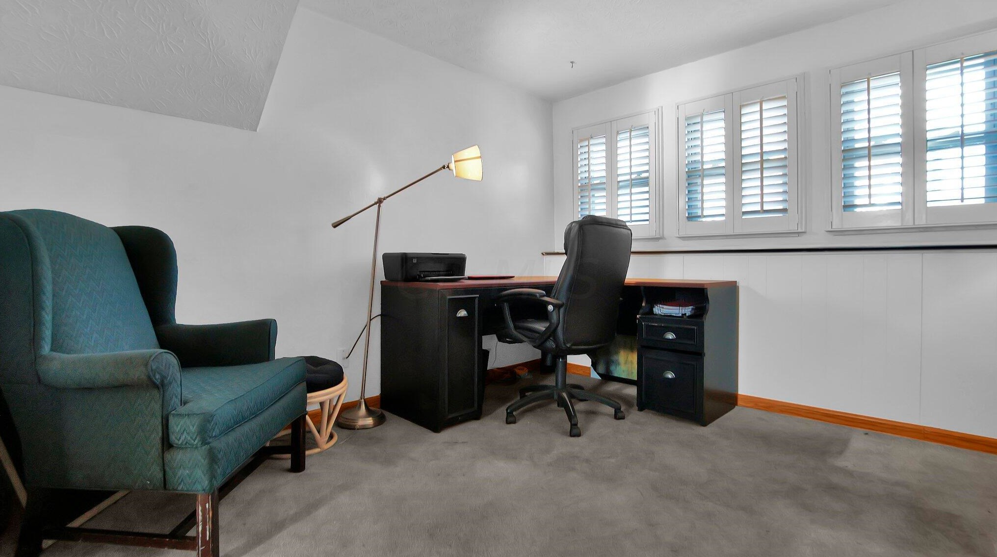 1821 Ferntree Rd, Columbus OH 43219-1621 exterior