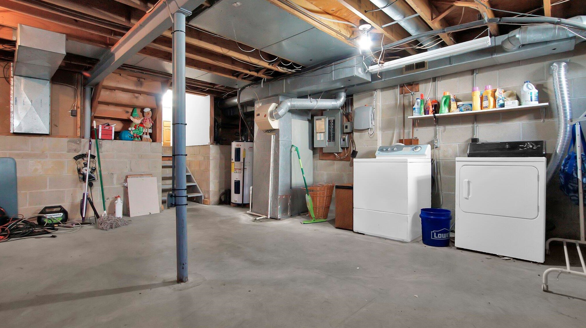 1821 Ferntree Rd, Columbus OH 43219-1621 exterior