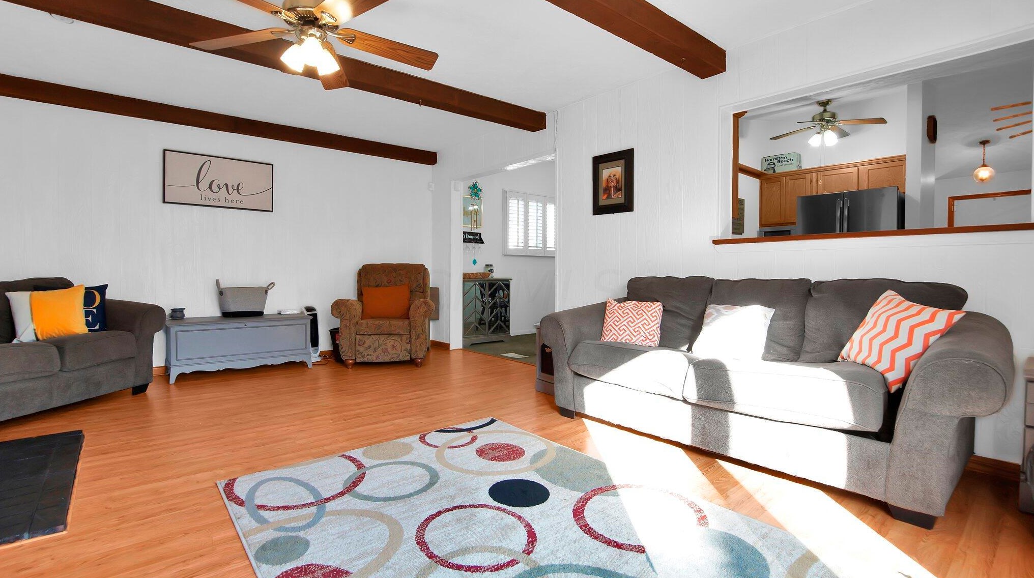 1821 Ferntree Rd, Columbus OH 43219-1621 exterior