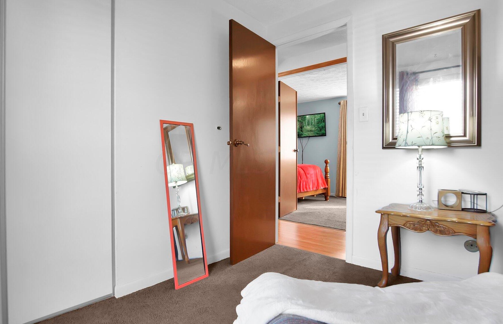 1821 Ferntree Rd, Columbus OH 43219-1621 exterior