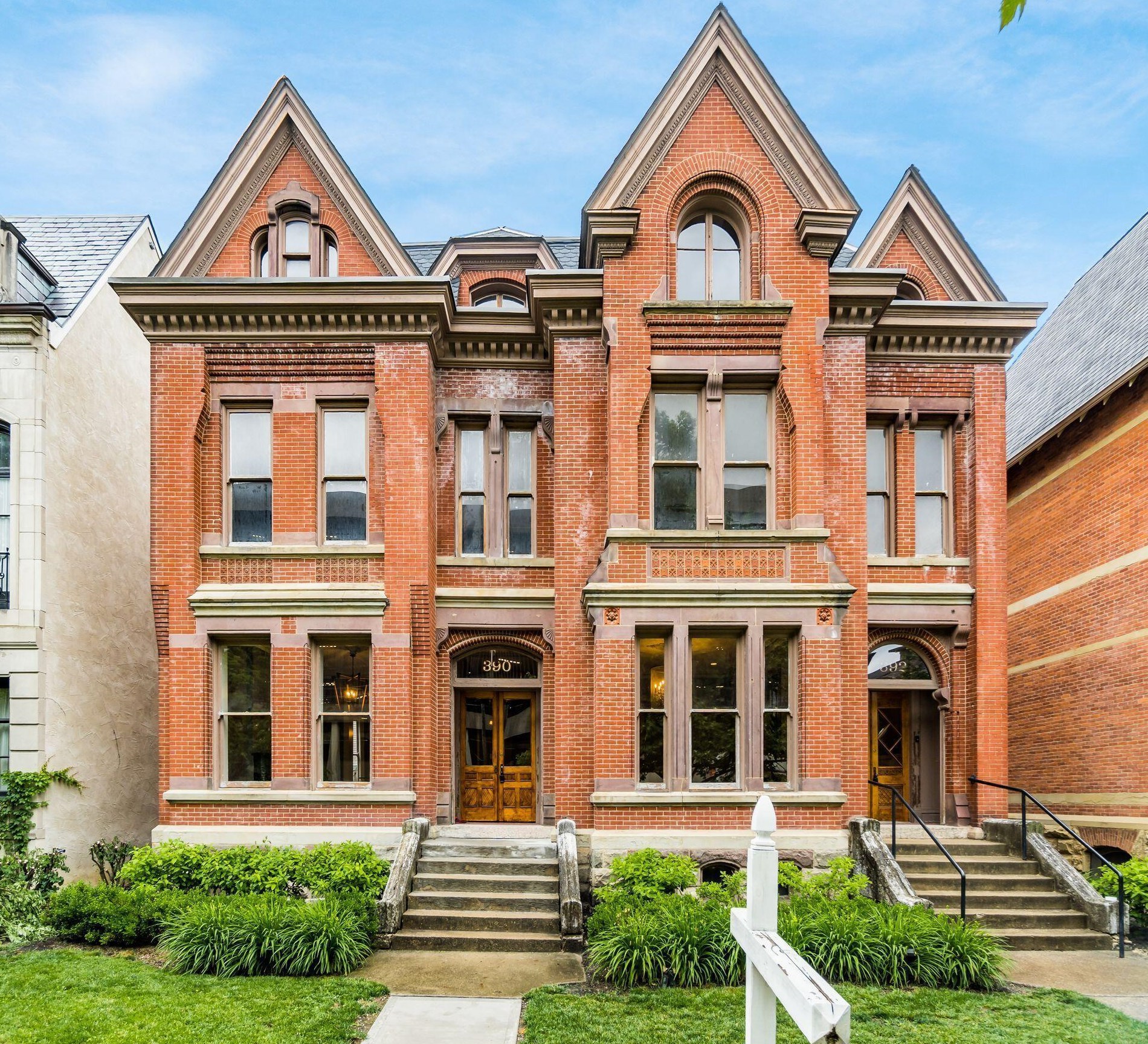 390 Town St, Columbus OH 43215-4838 exterior