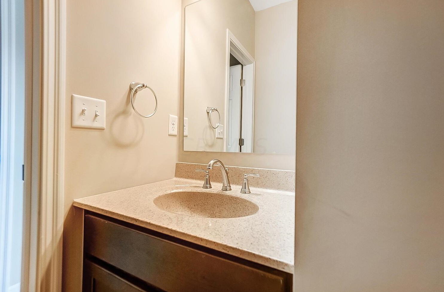 3712 Winding Path Dr, Cnl Wnchstr OH  43110 exterior