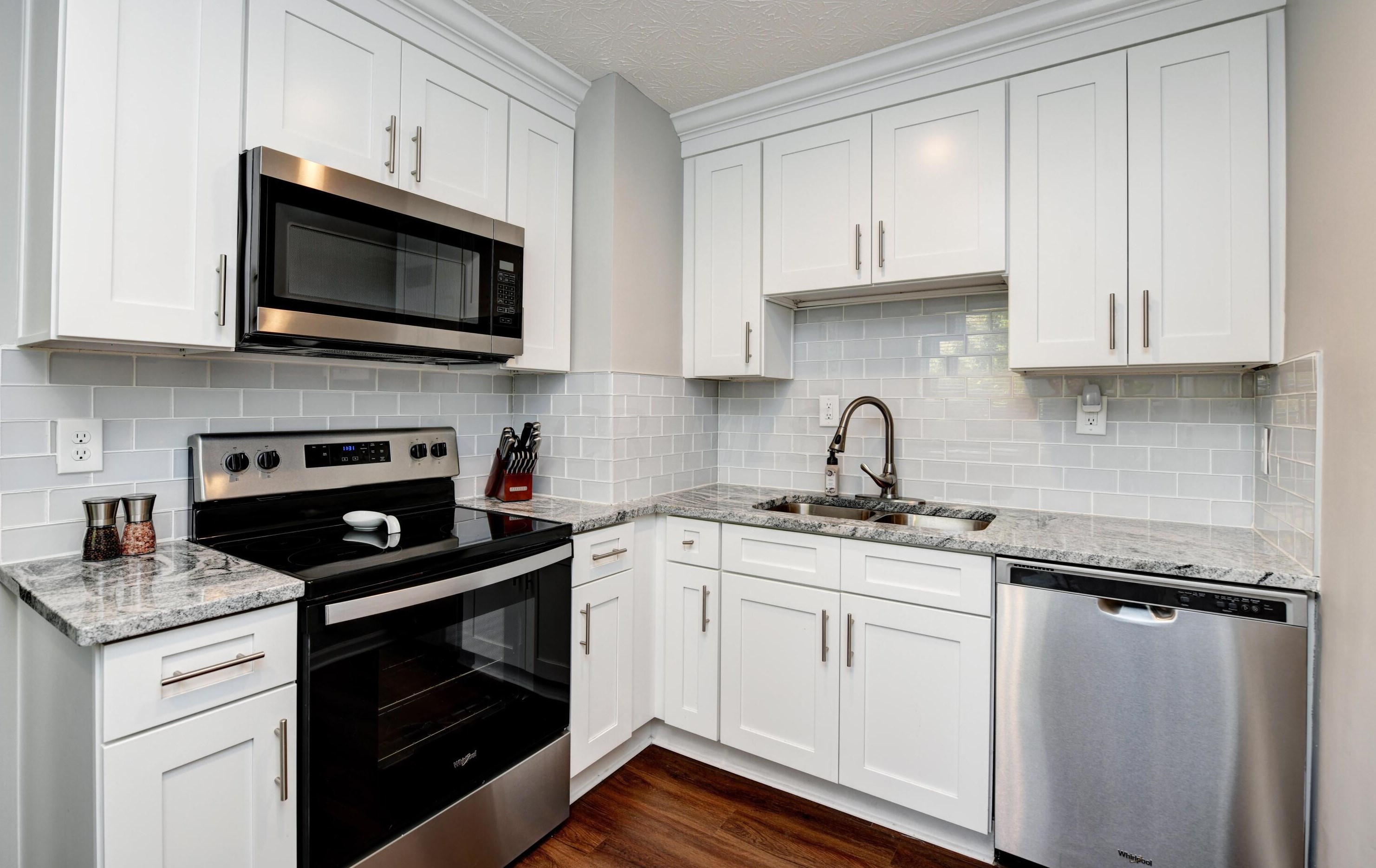 492 Whitethorne Ave, Columbus OH  43223-1652 exterior