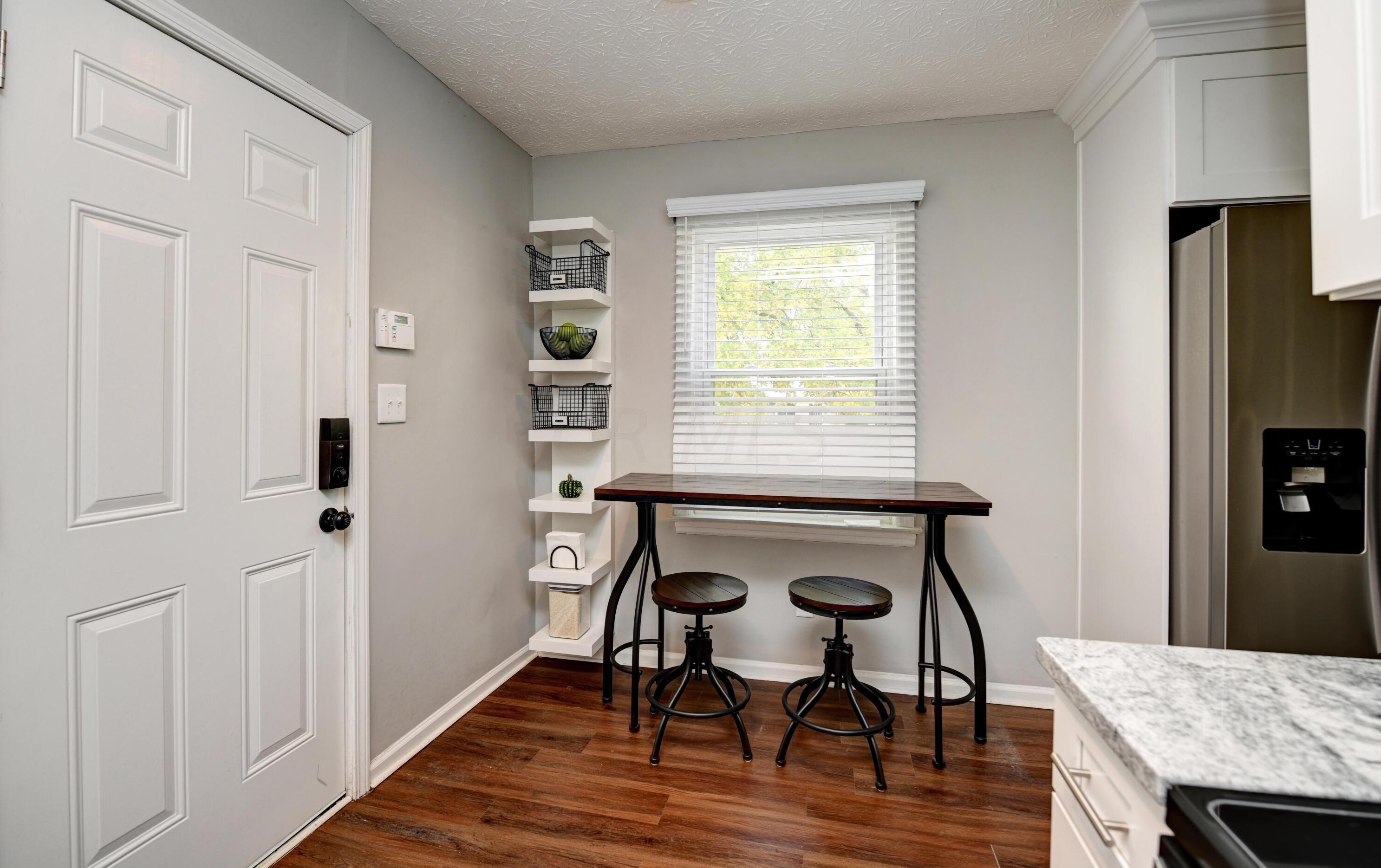 492 Whitethorne Ave, Columbus OH  43223-1652 exterior