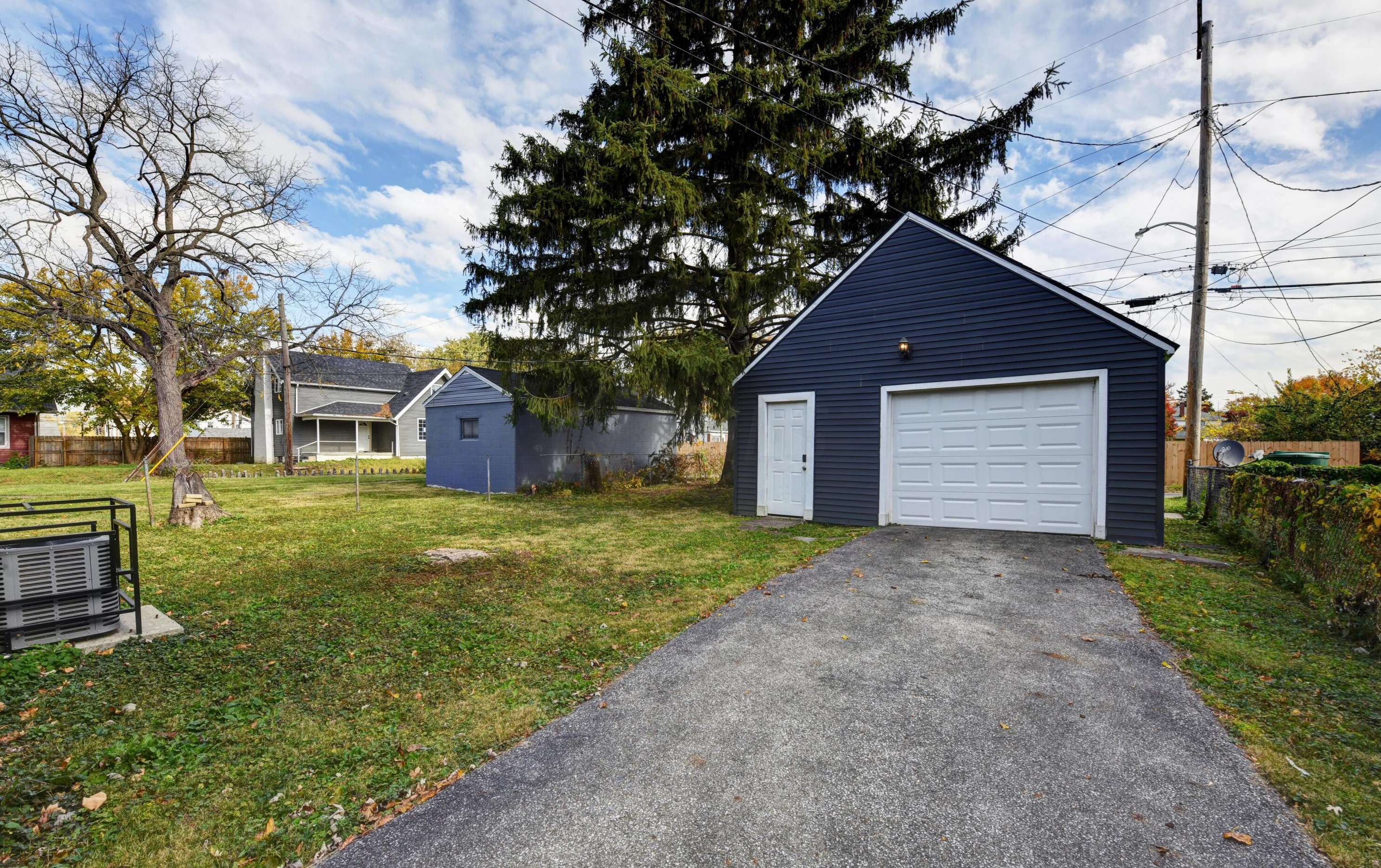 492 Whitethorne Ave, Columbus OH  43223-1652 exterior