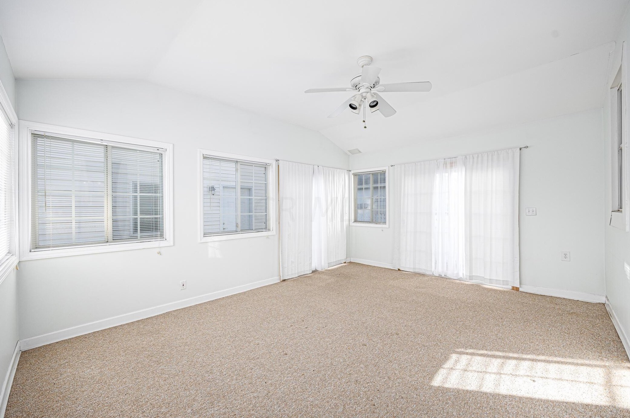 813 Gladden Rd, Columbus OH 43212-3812 exterior