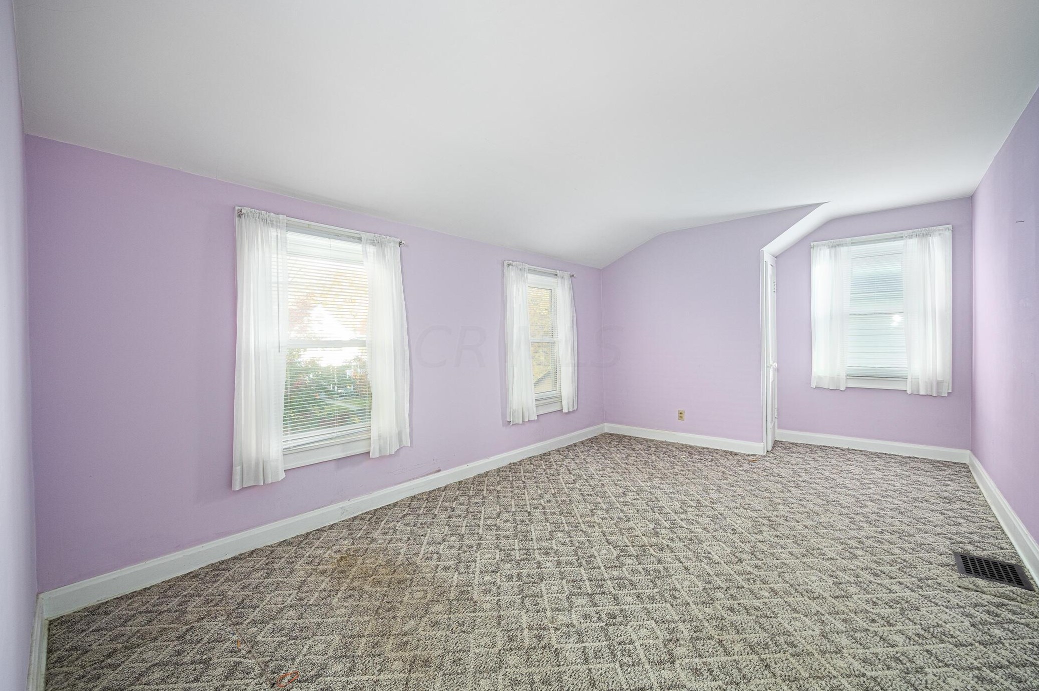 813 Gladden Rd, Columbus OH 43212-3812 exterior