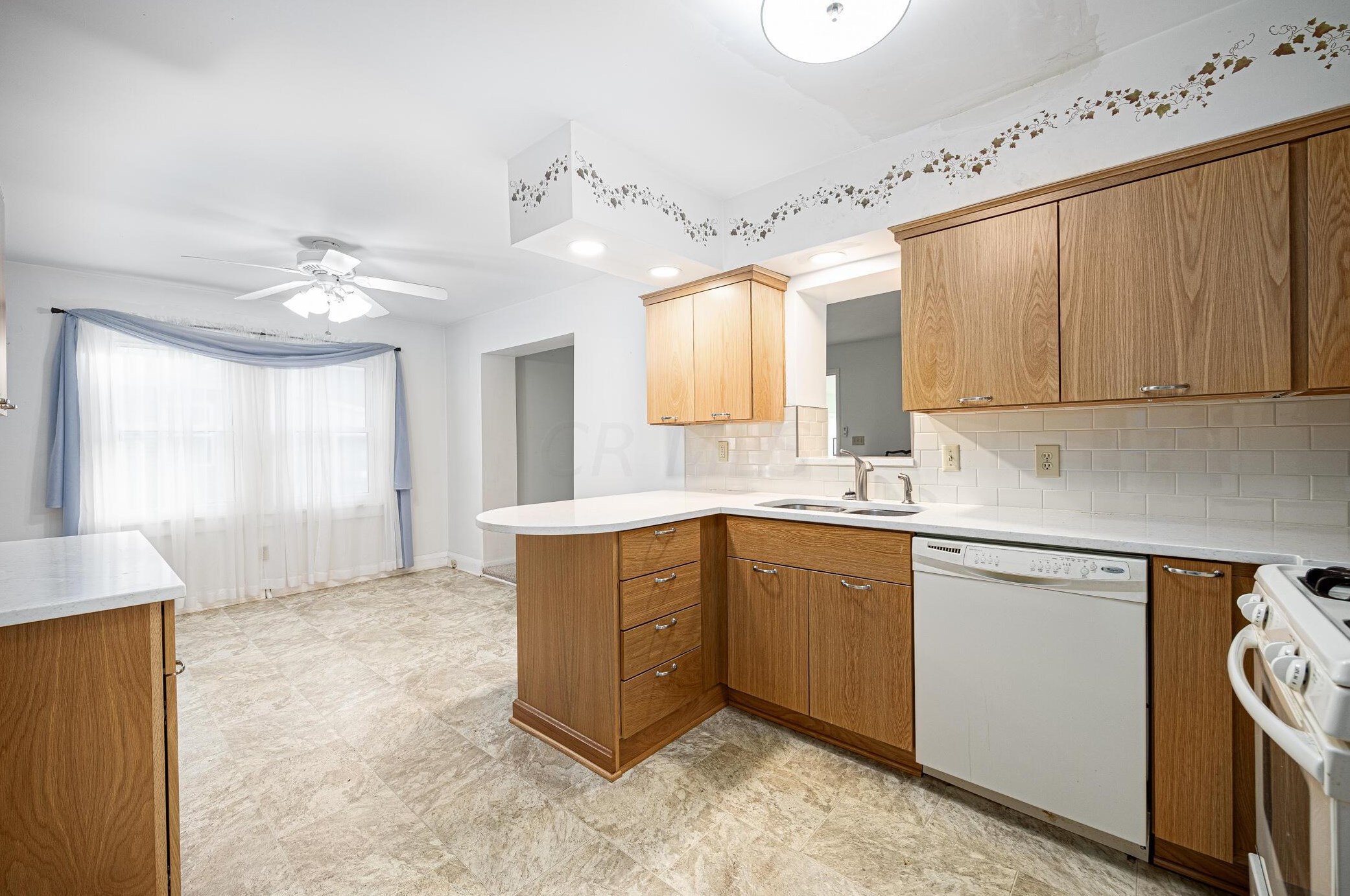 813 Gladden Rd, Columbus OH 43212-3812 exterior