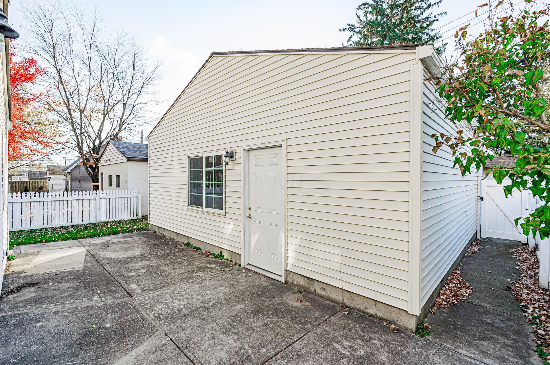 813 Gladden Rd, Columbus OH 43212-3812 exterior