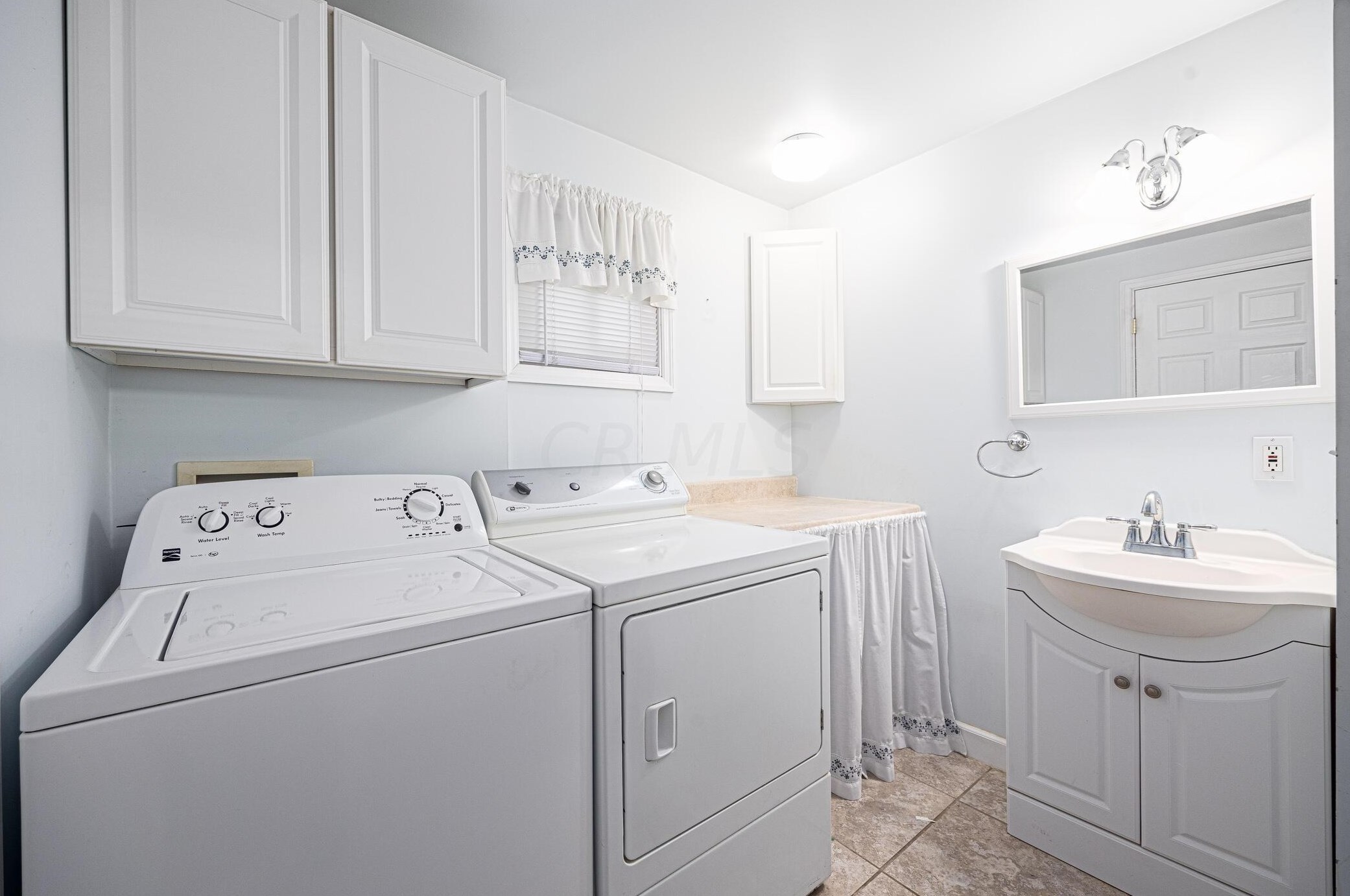 813 Gladden Rd, Columbus OH 43212-3812 exterior