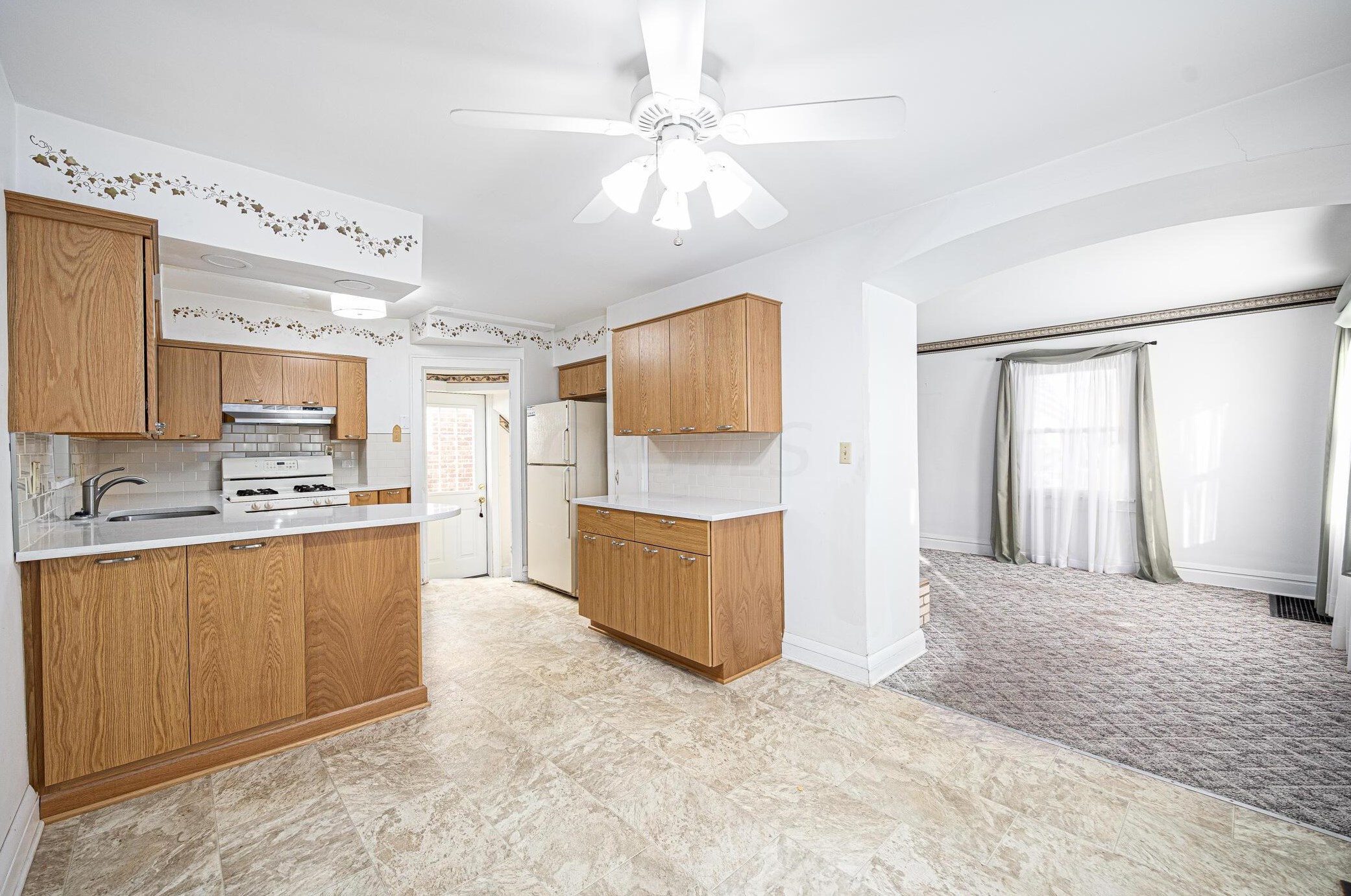 813 Gladden Rd, Columbus OH 43212-3812 exterior