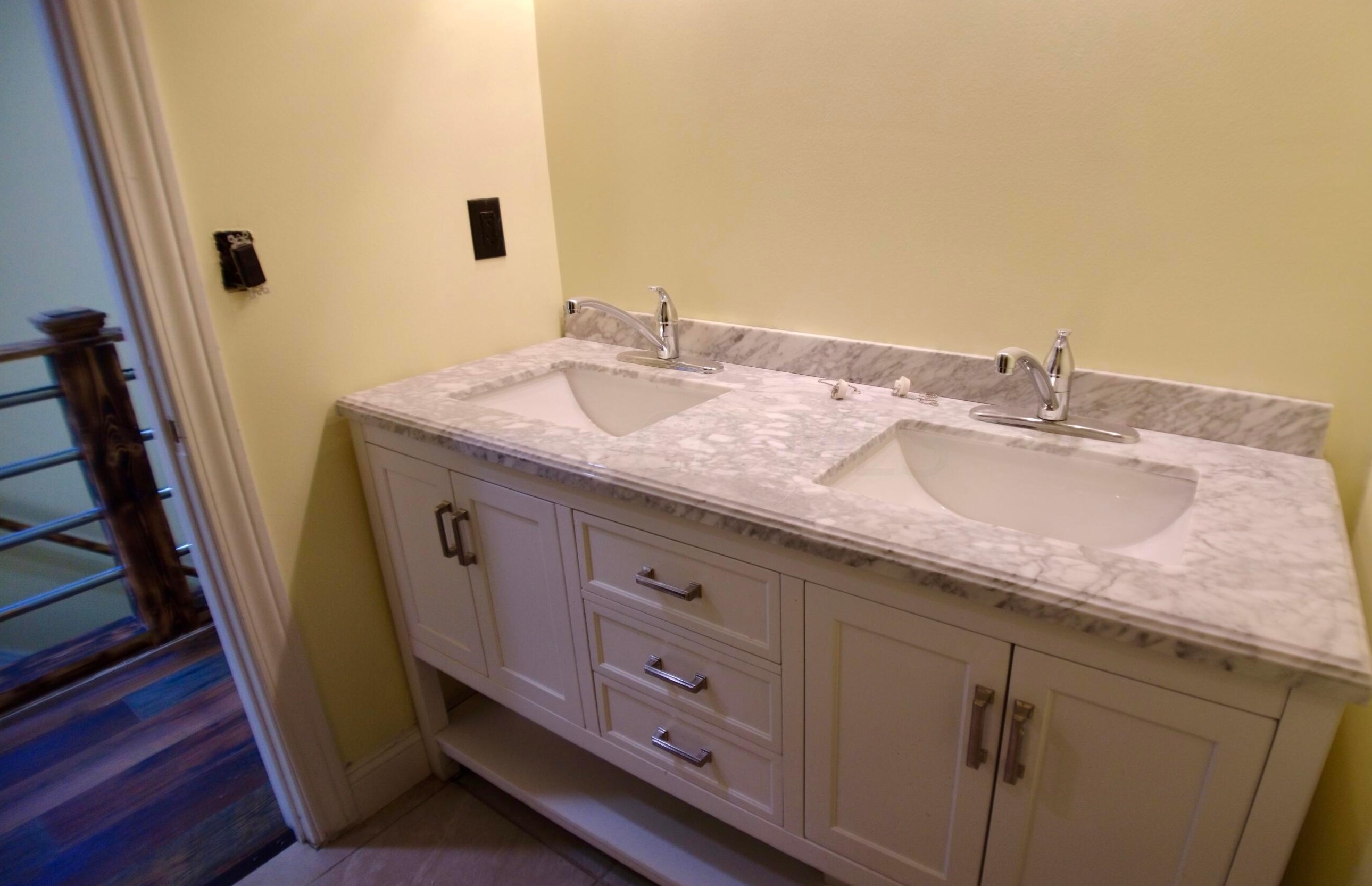 279 Dakota Ave, Columbus OH  43223-1527 exterior