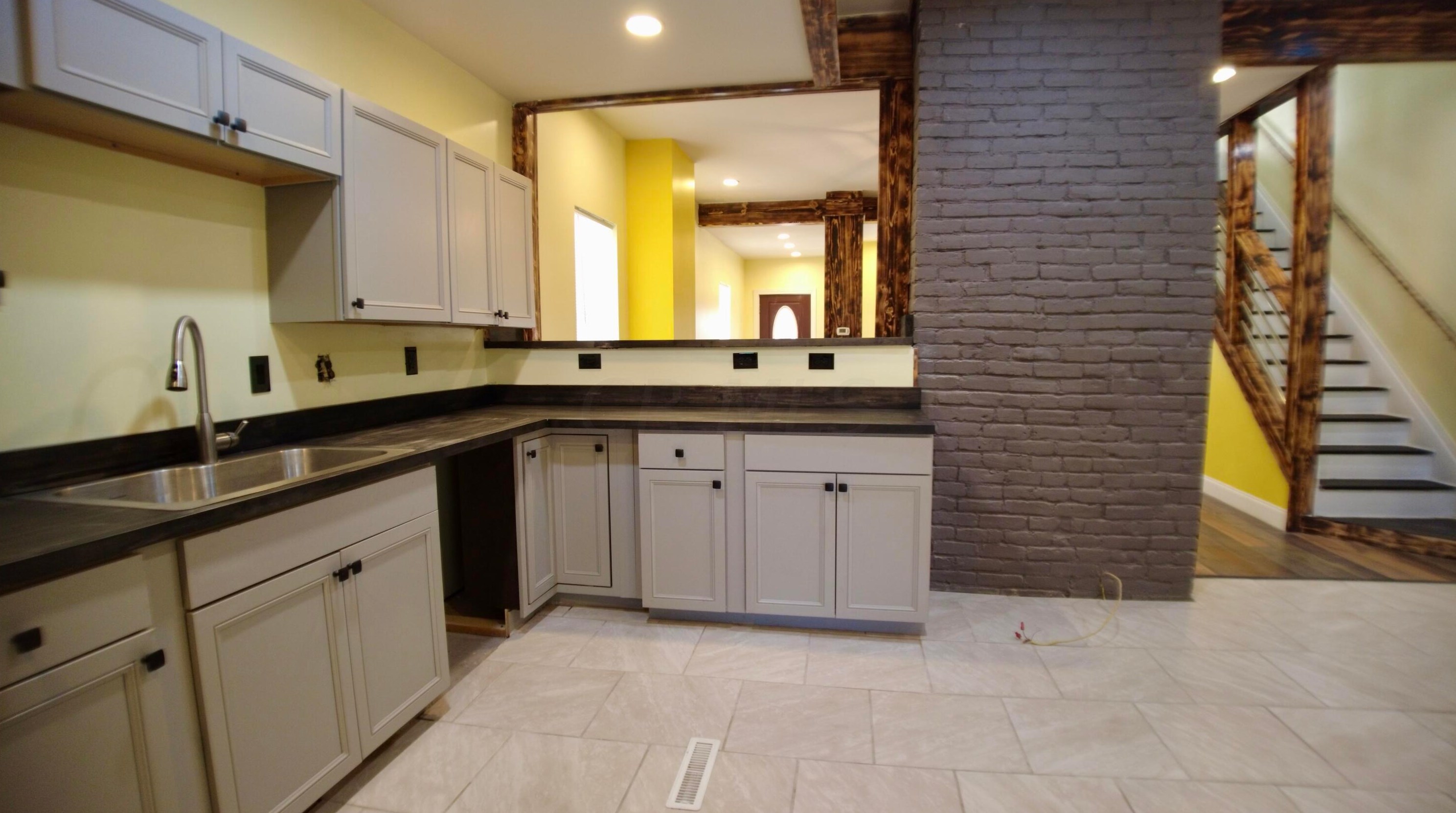 279 Dakota Ave, Columbus OH  43223-1527 exterior