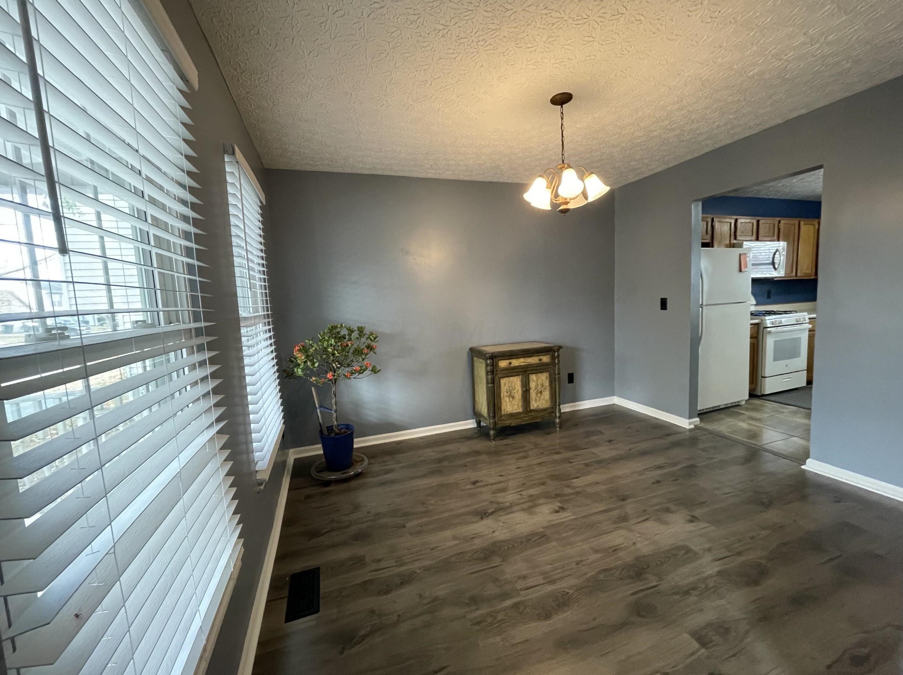 5328 Cherry Bud Ct, Columbus OH 43228-5733 exterior