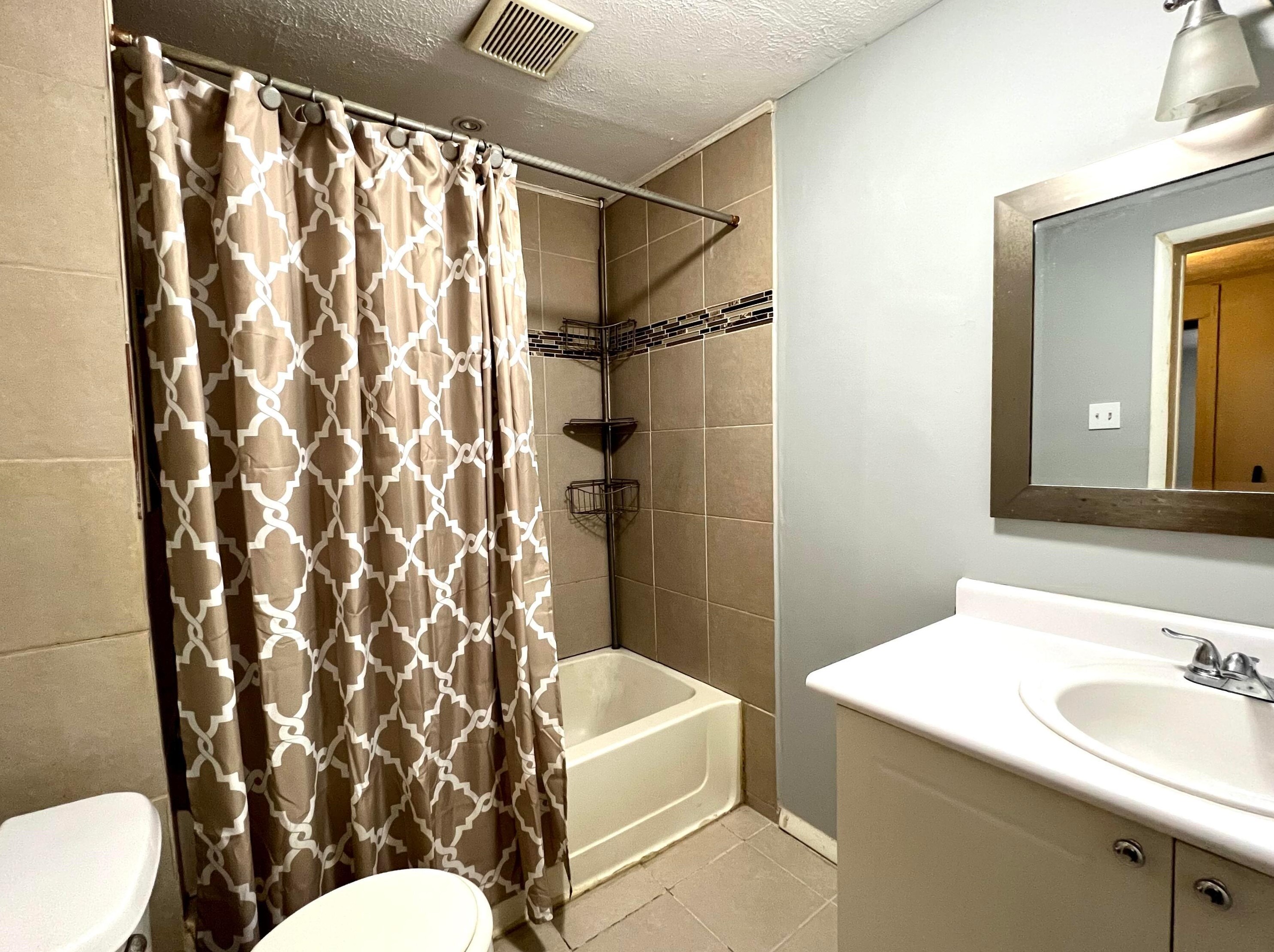 590 Koebel Ave, Columbus OH 43207-3153 exterior