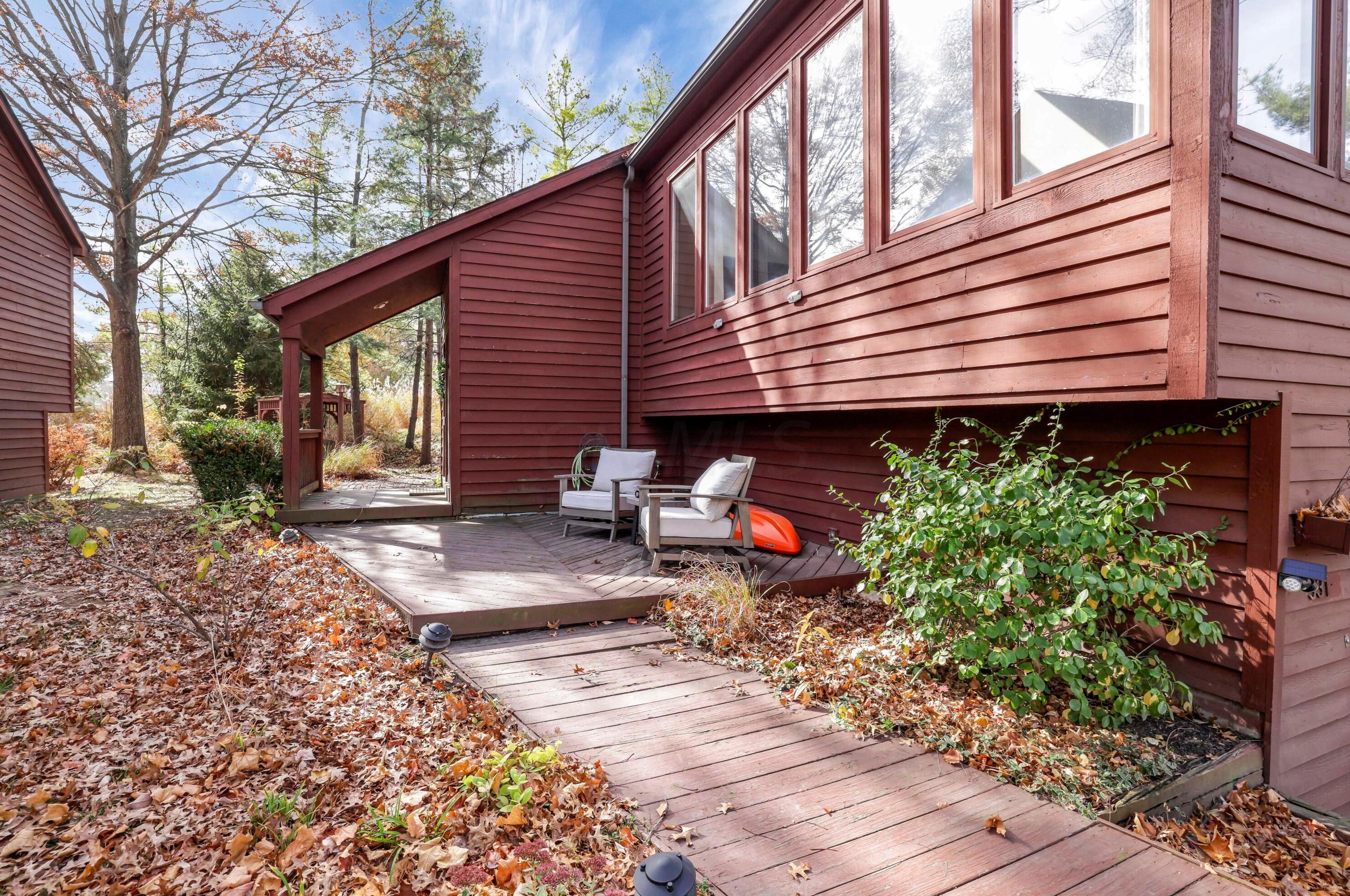 331 Lakeside Dr, Westerville OH  43081-3043 exterior