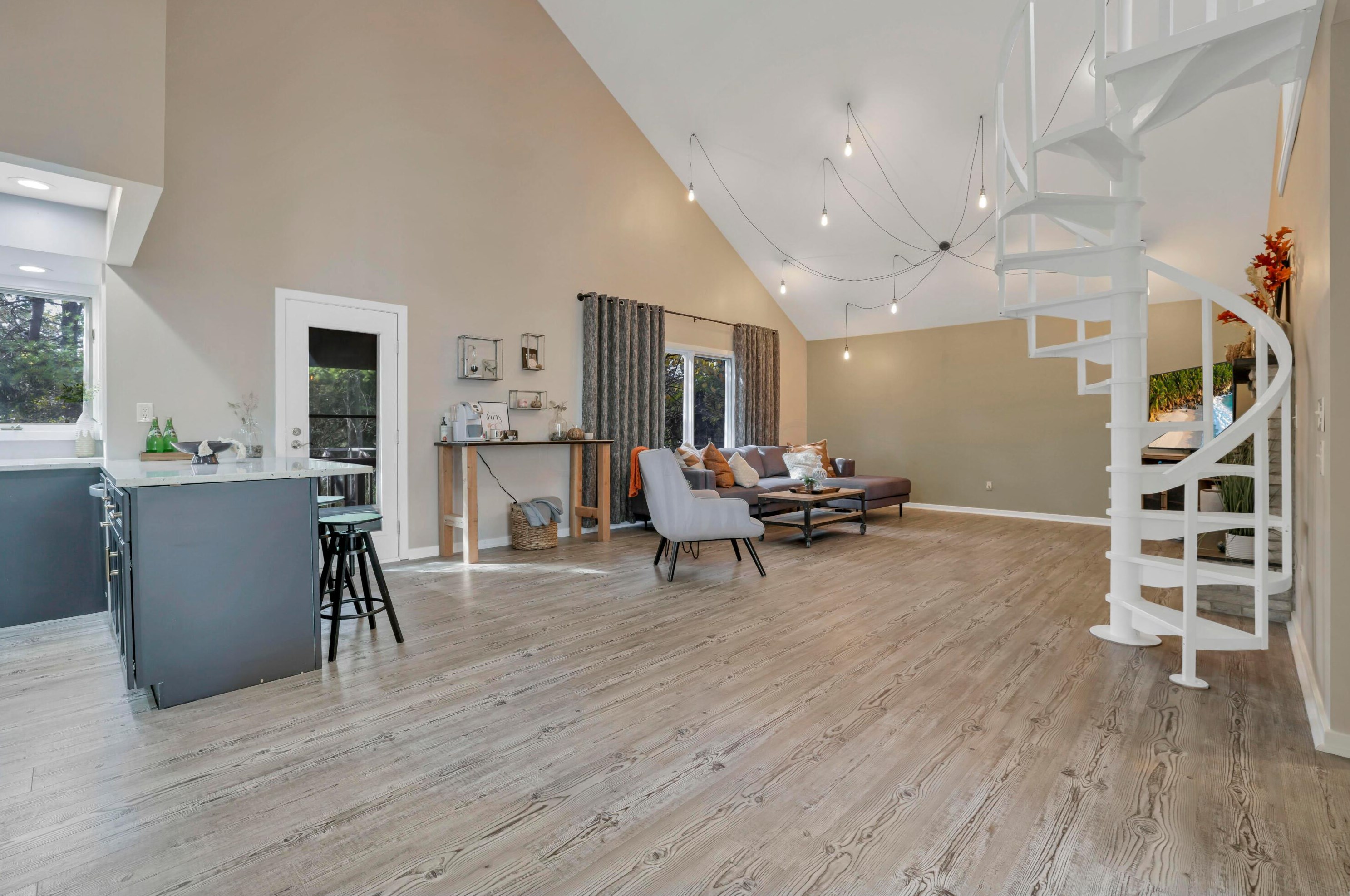 331 Lakeside Dr, Westerville OH  43081-3043 exterior