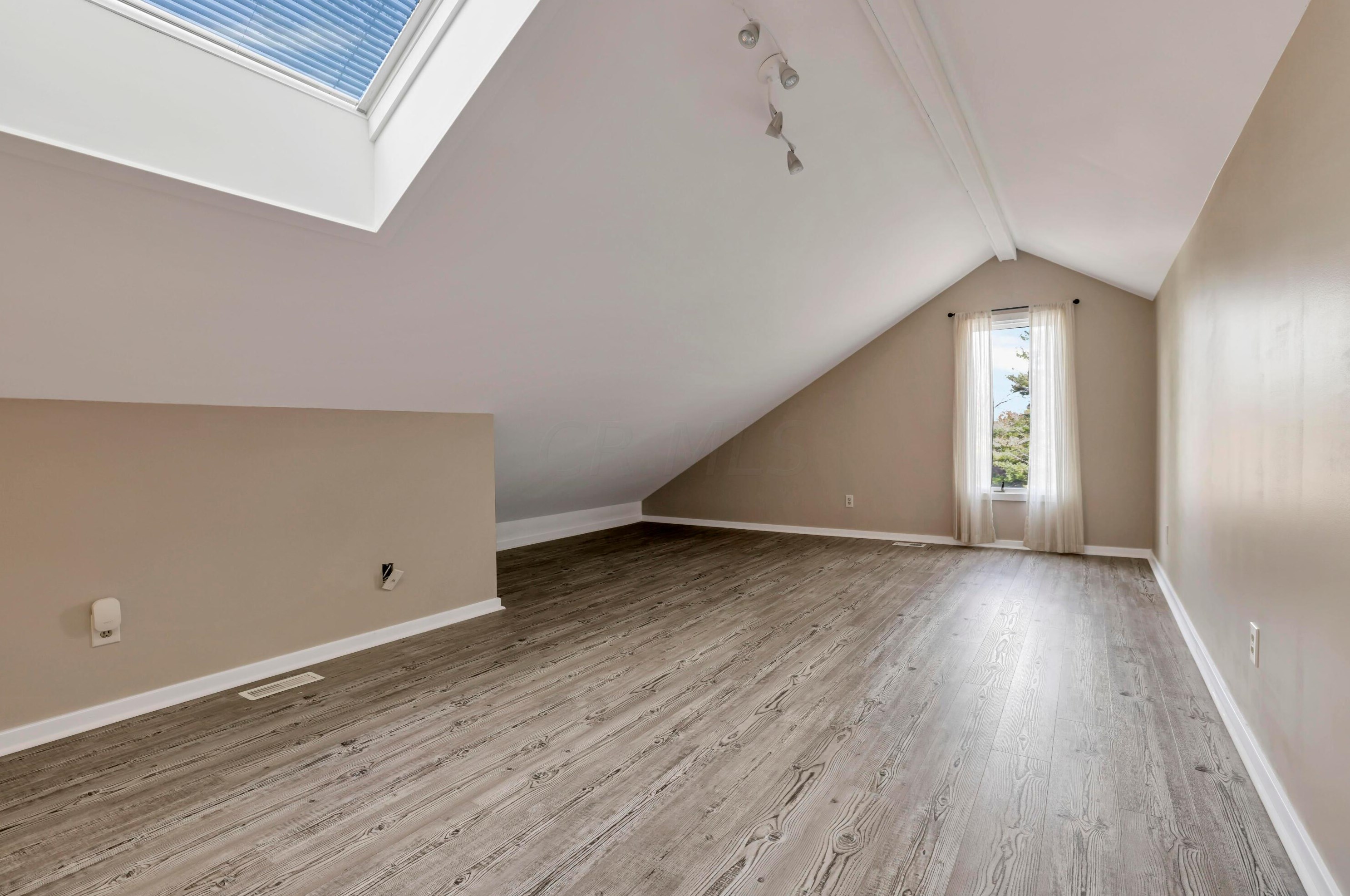 331 Lakeside Dr, Westerville OH  43081-3043 exterior