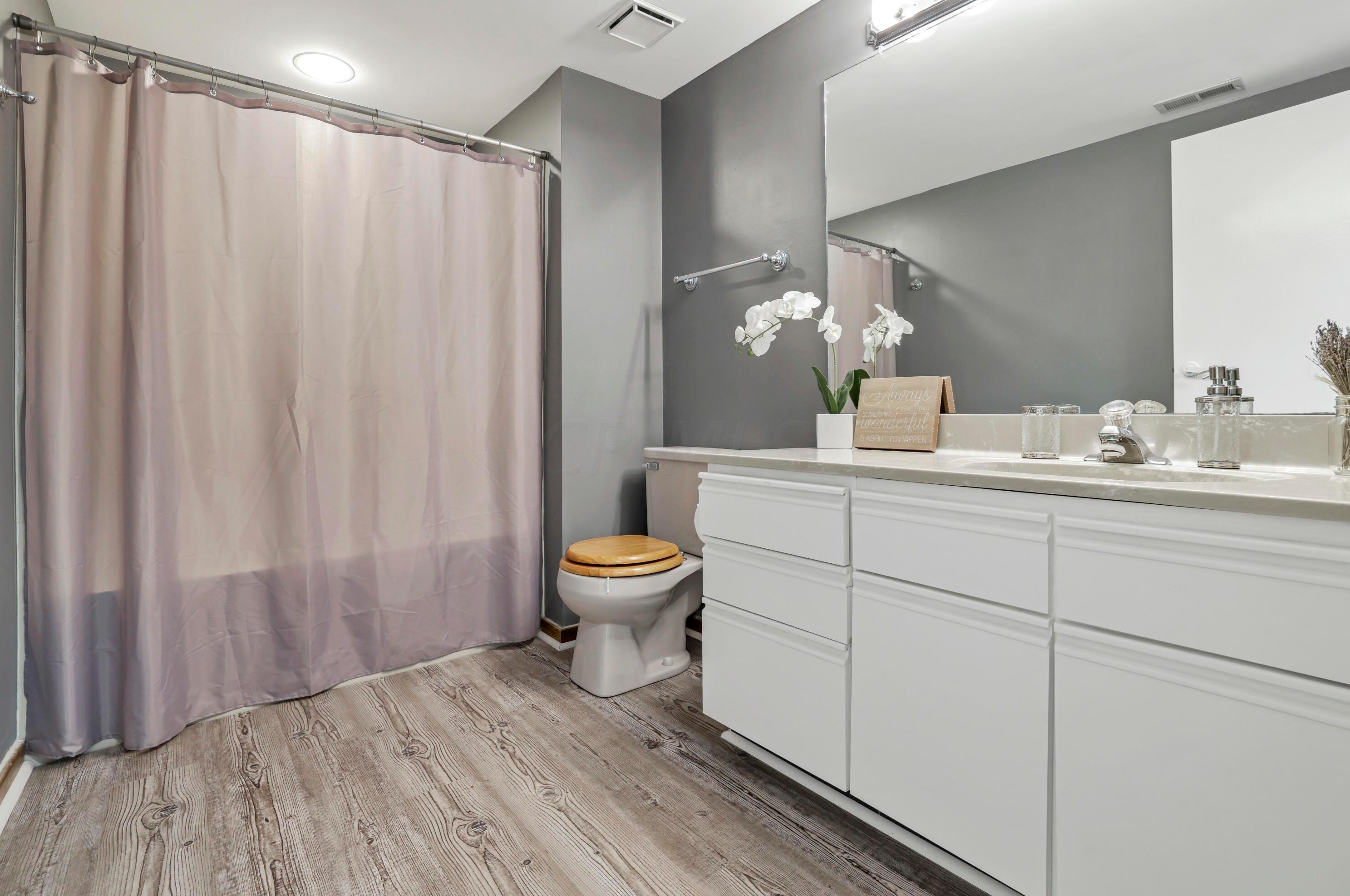 331 Lakeside Dr, Westerville OH  43081-3043 exterior