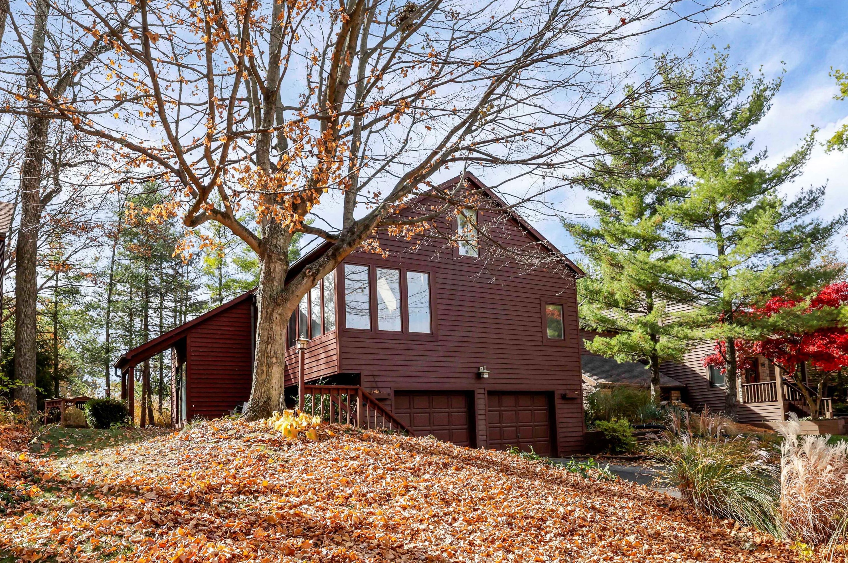 331 Lakeside Dr, Westerville OH  43081-3043 exterior