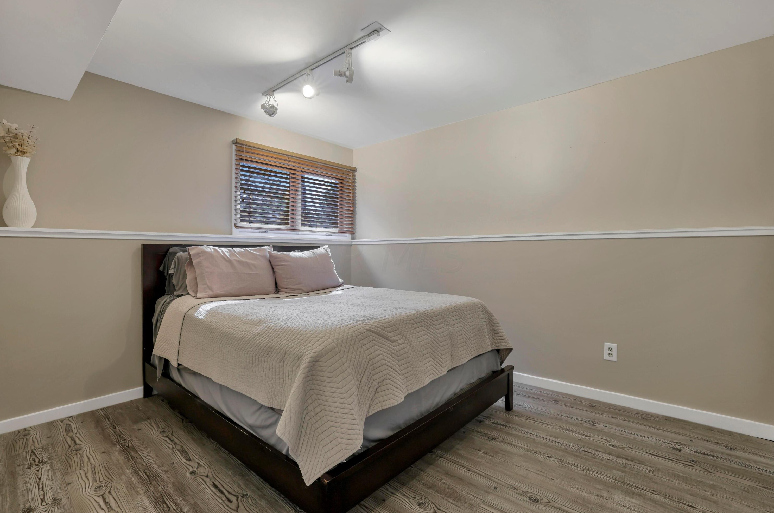 331 Lakeside Dr, Westerville OH  43081-3043 exterior