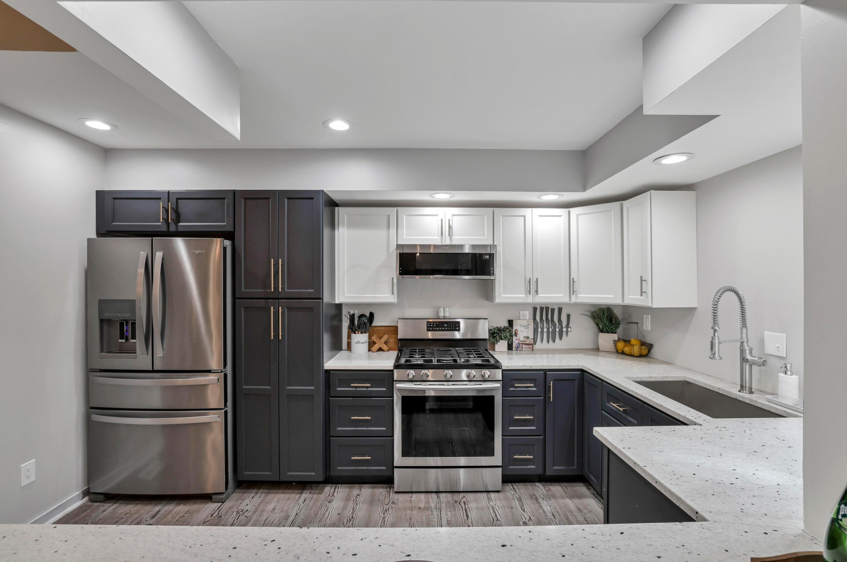 331 Lakeside Dr, Westerville OH  43081-3043 exterior