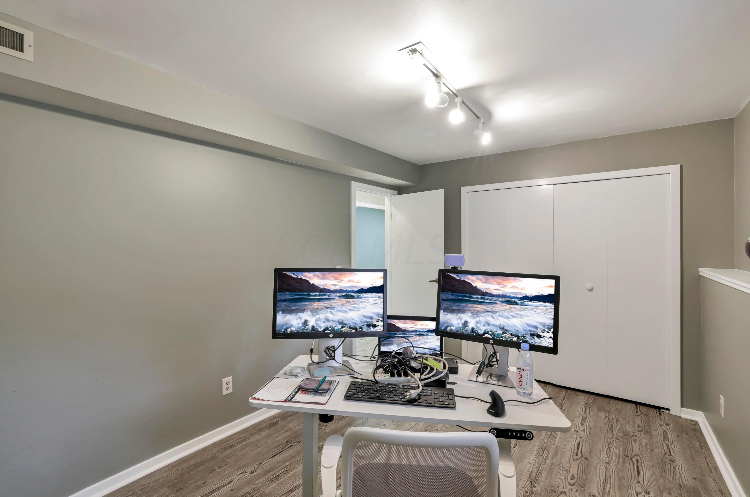 331 Lakeside Dr, Westerville OH  43081-3043 exterior