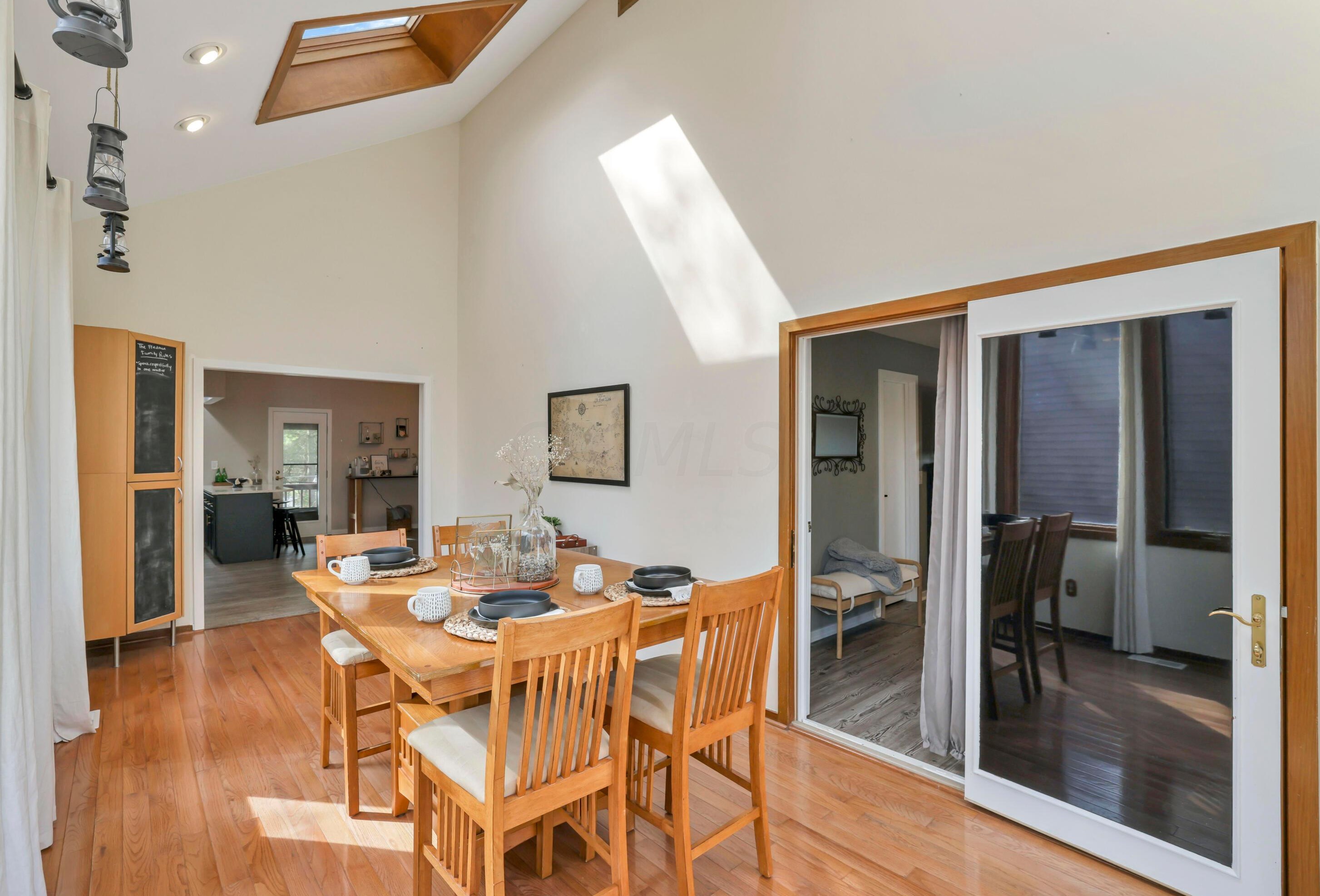 331 Lakeside Dr, Westerville OH  43081-3043 exterior