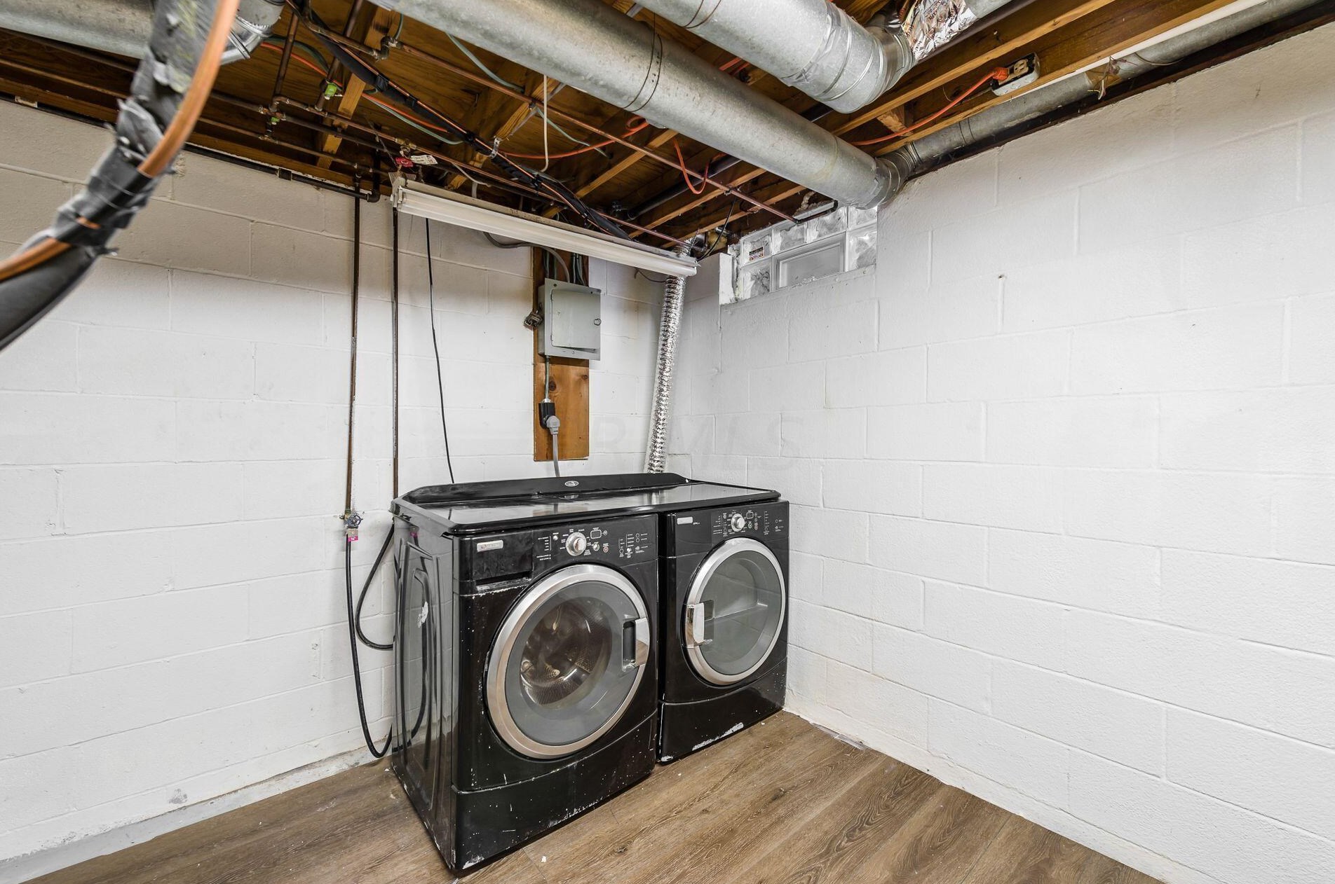 81 Stornoway Dr, Columbus OH 43213-2158 exterior