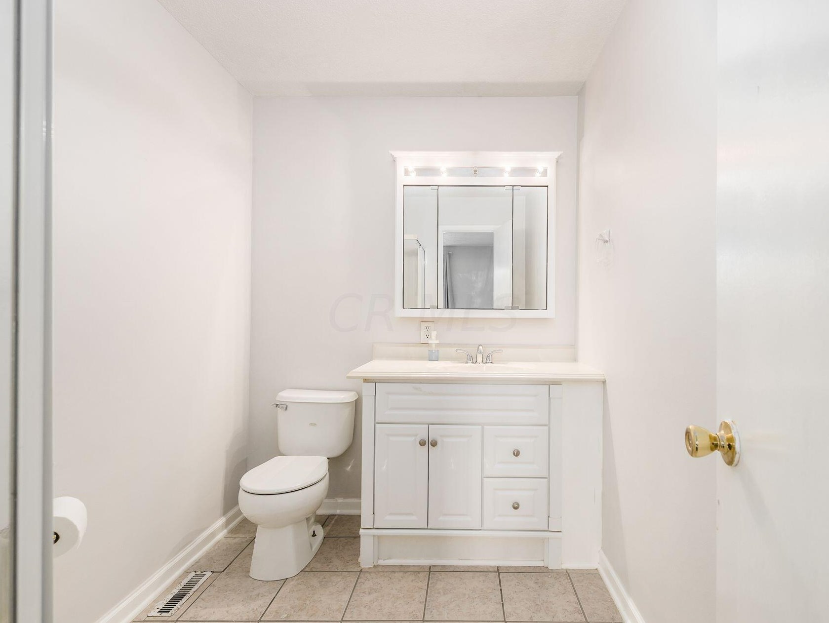 81 Stornoway Dr, Columbus OH 43213-2158 exterior