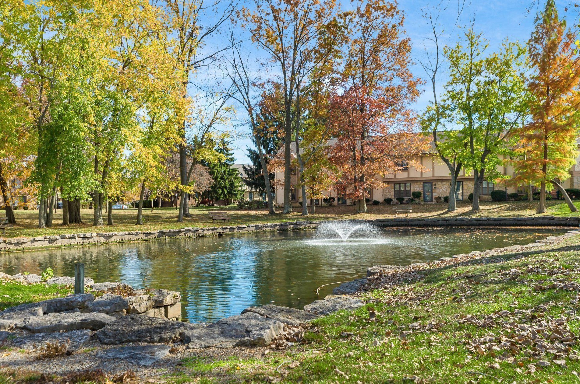 81 Stornoway Dr, Columbus OH 43213-2158 exterior