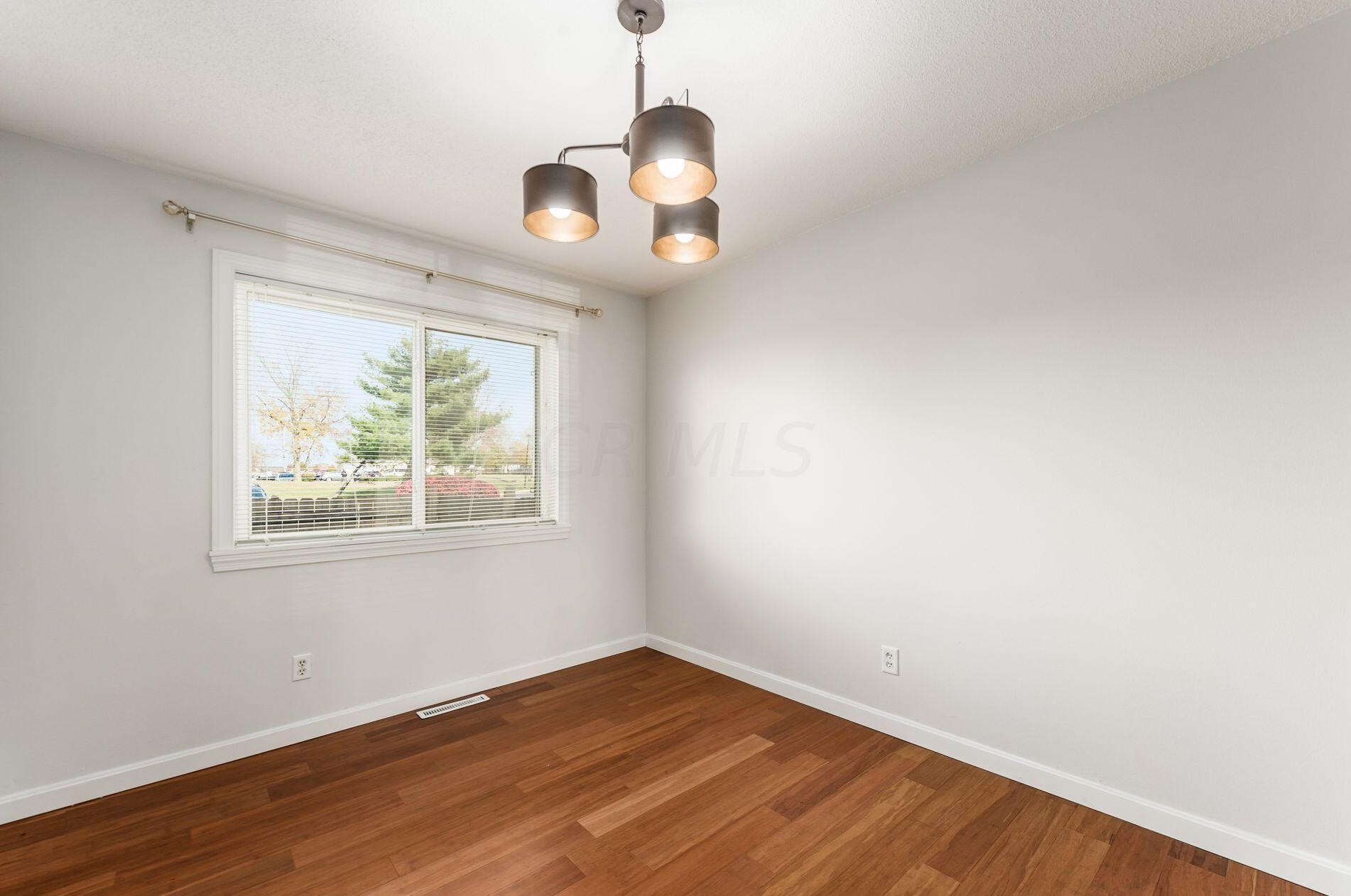 81 Stornoway Dr, Columbus OH 43213-2158 exterior