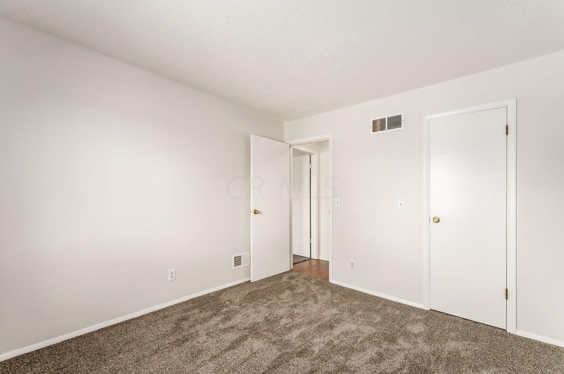 81 Stornoway Dr, Columbus OH 43213-2158 exterior