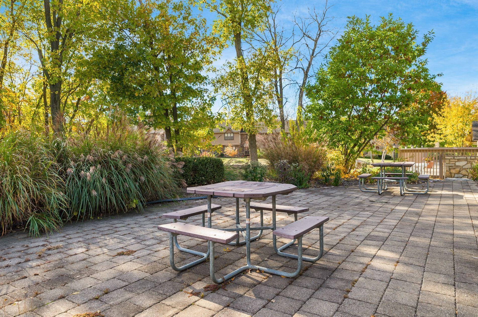 81 Stornoway Dr, Columbus OH 43213-2158 exterior