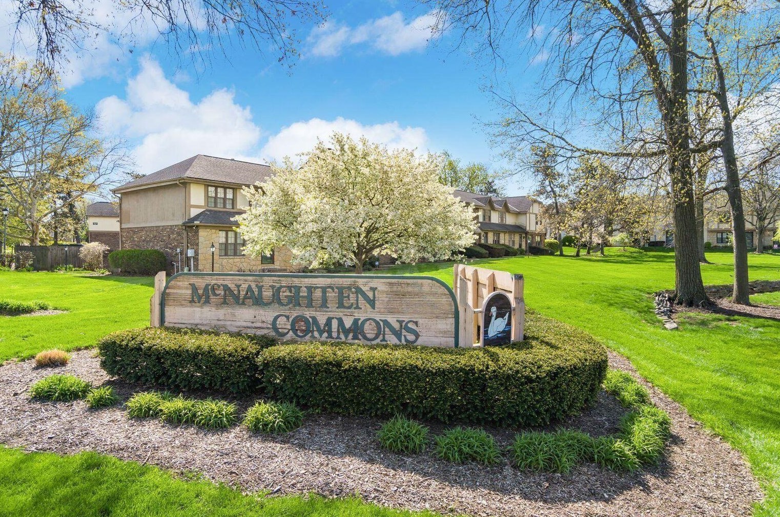 81 Stornoway Dr, Columbus OH 43213-2158 exterior