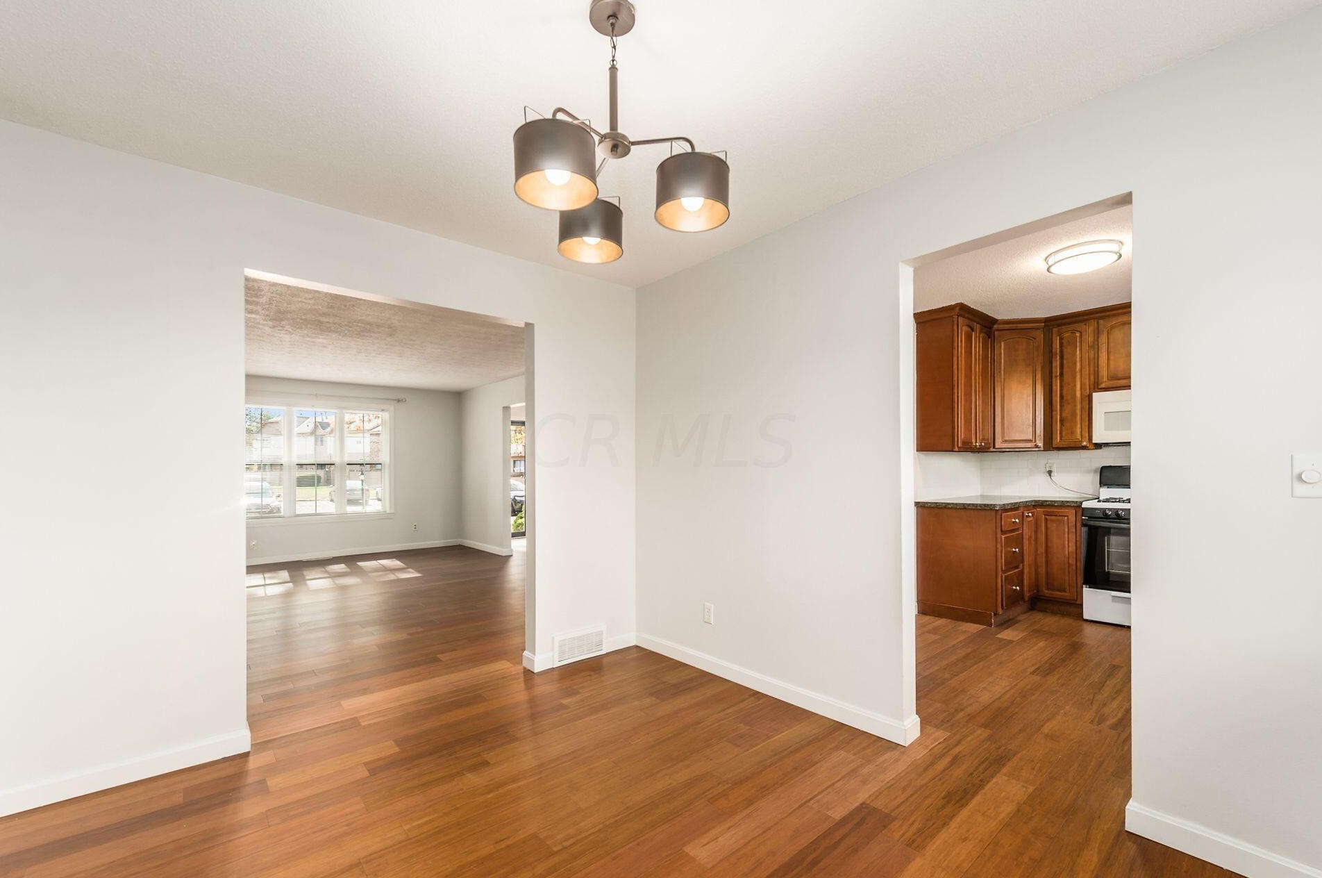 81 Stornoway Dr, Columbus OH 43213-2158 exterior