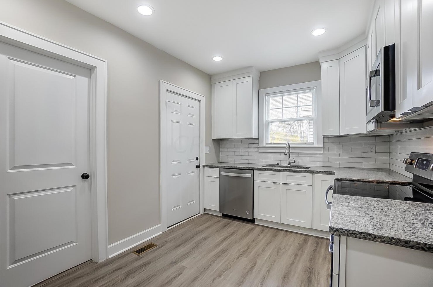 101 Harris Ave, Columbus OH 43204-3342 exterior