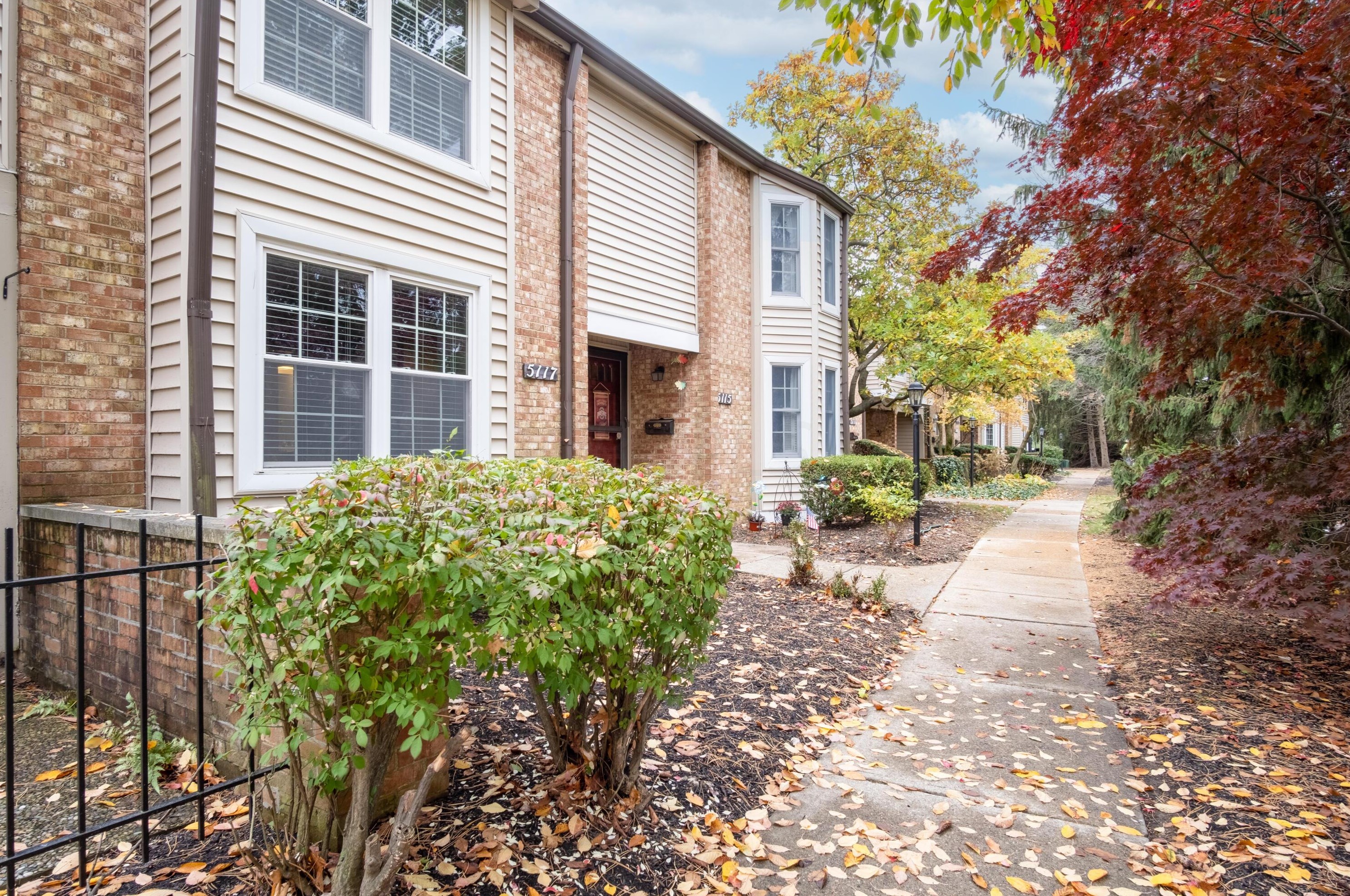 5117 Ranstead Ct, Columbus OH 43220-2545 exterior