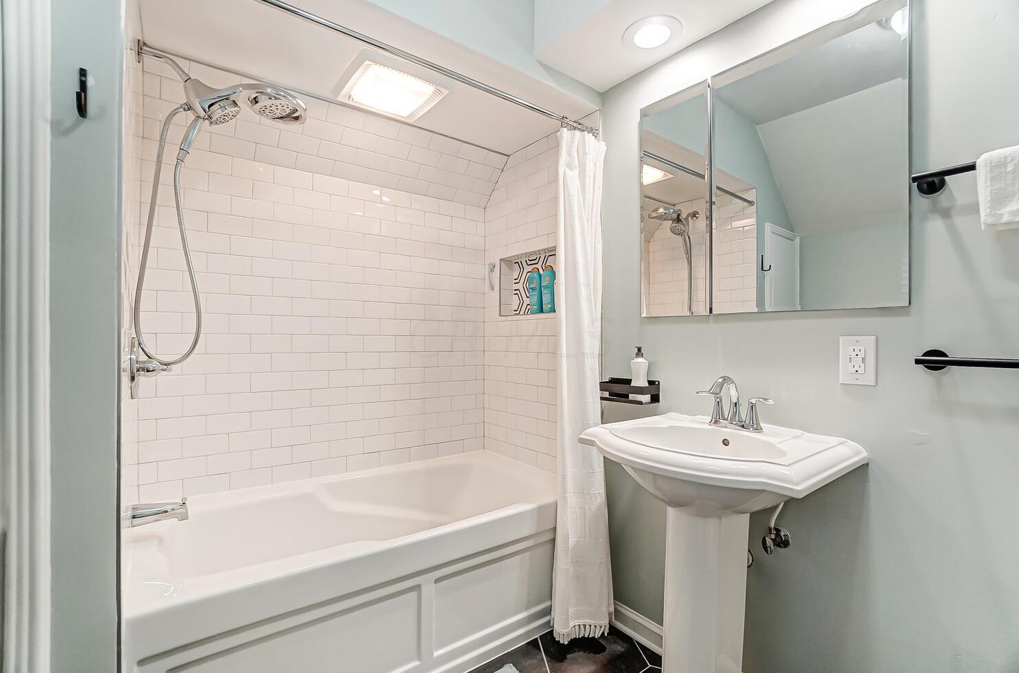 2646 Northwest Blvd, Columbus OH  43221-3345 exterior